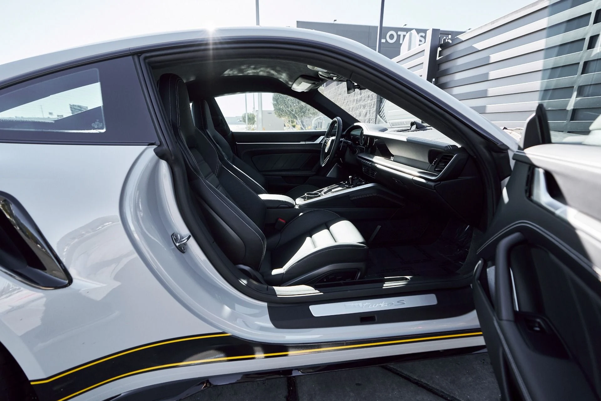 mph025_2909797179_Used_2021_Porsche_911_Turbo_S_1765592934_2c25ec1055