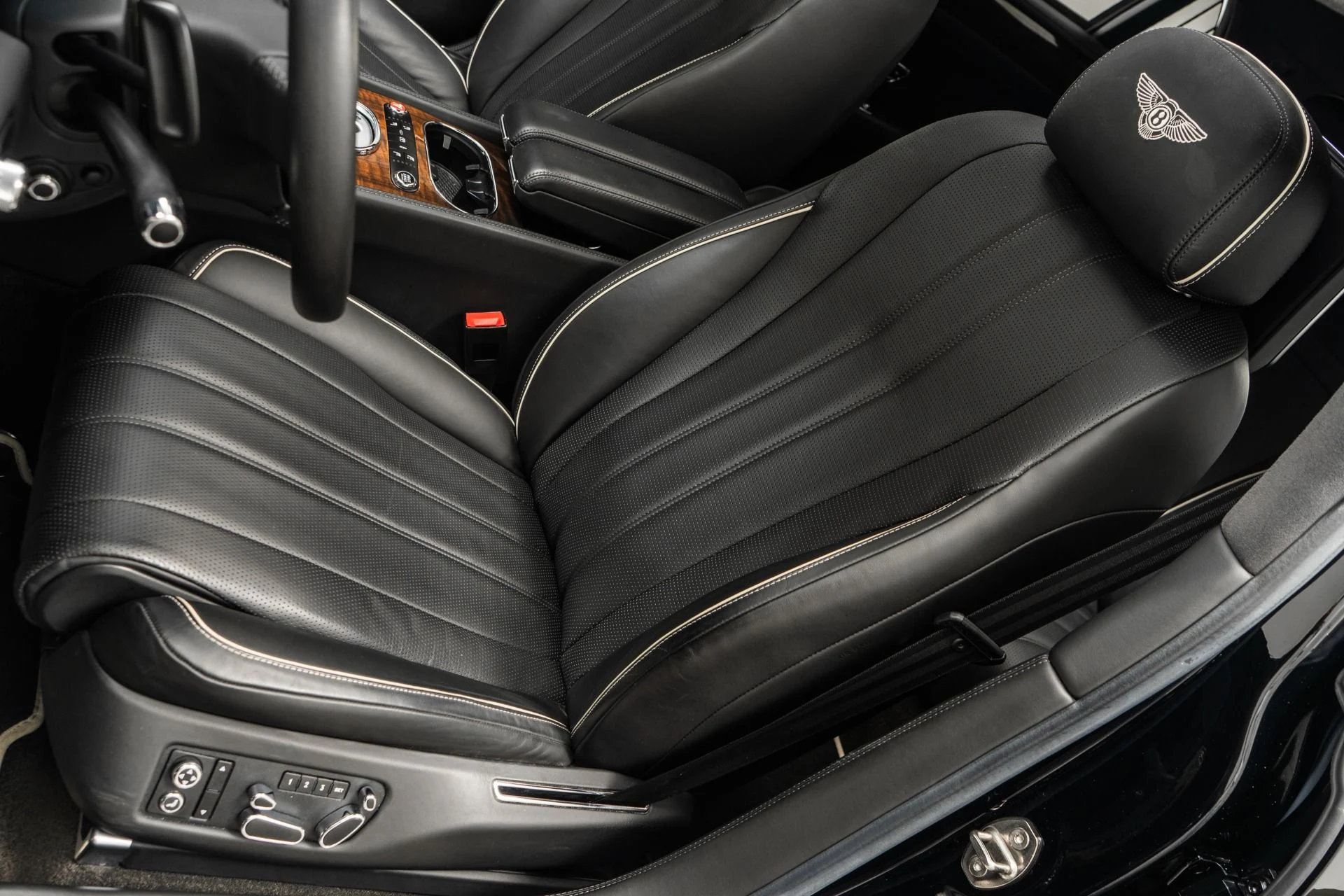 mph025_2916074273_Used_2015_Bentley_Flying_Spur_V8_1757017616_5349604118