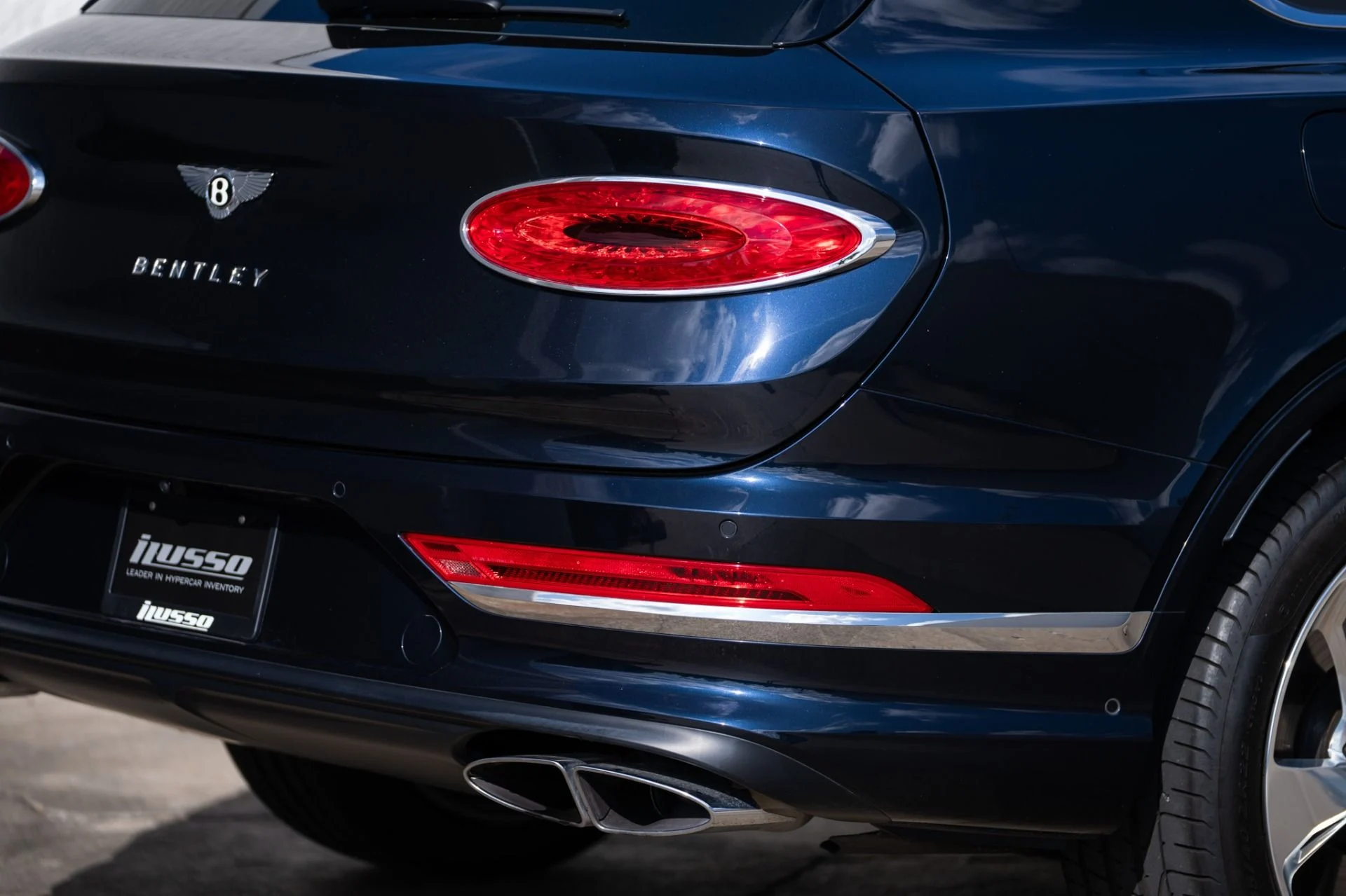 mph025_2917272385_Used_2024_Bentley_Bentayga_V8_1761672305_1930bfa36b