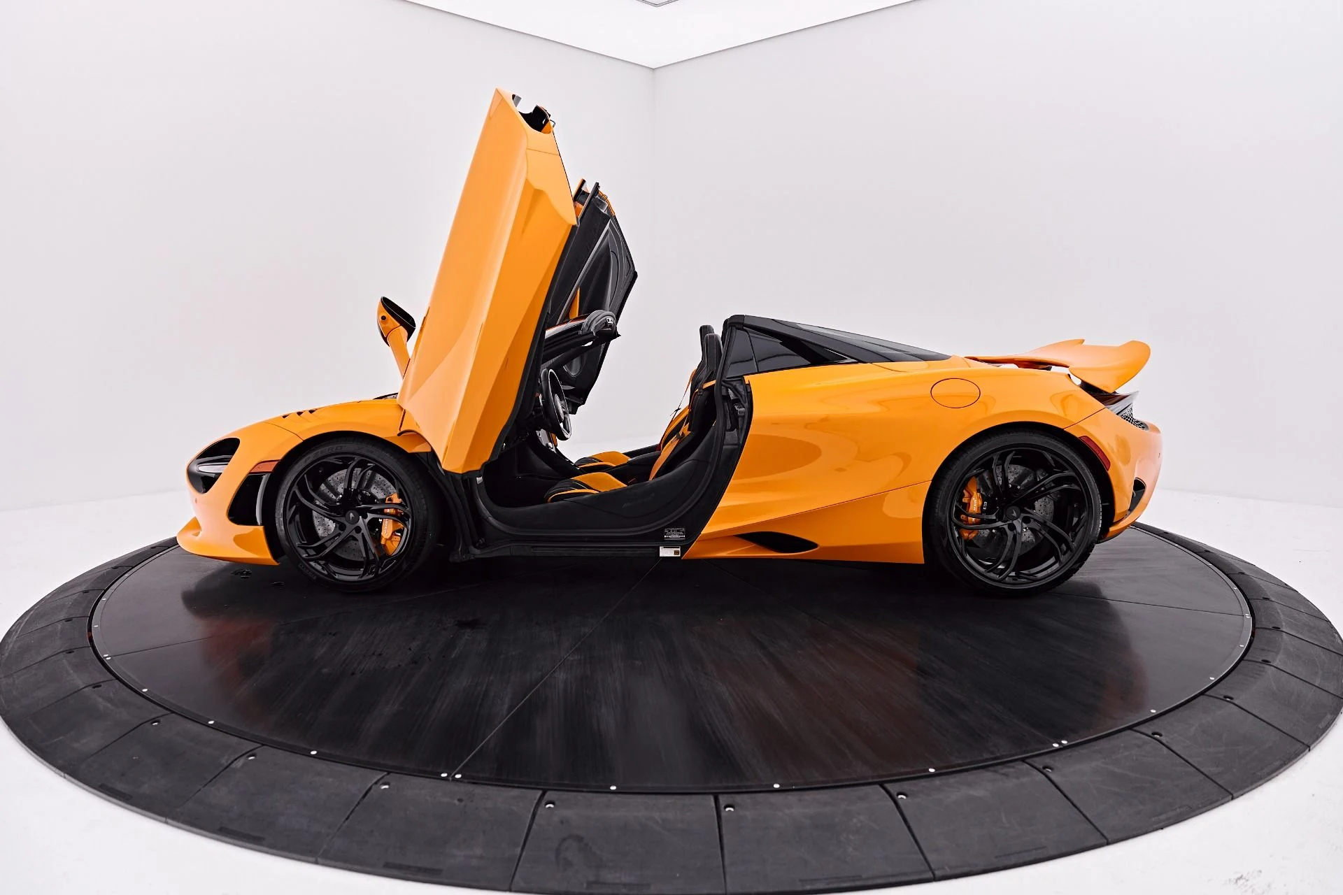mph025_2926965848_Used_2025_Mc_Laren_750_S_1786993737_1105bde736