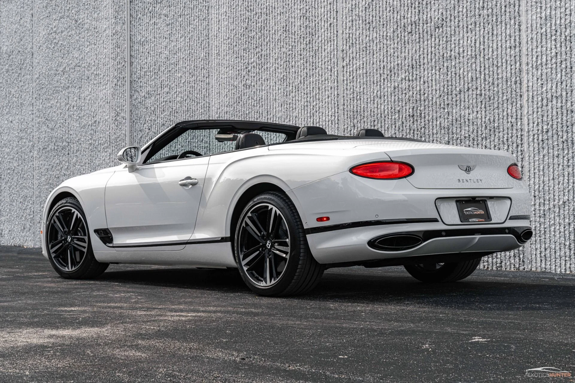 mph025_2930304199_Used_2020_Bentley_Continental_GTC_280_K_MSRP_Mulliner_Blackline_Rotating_Display_1766938877_58f7c57e77