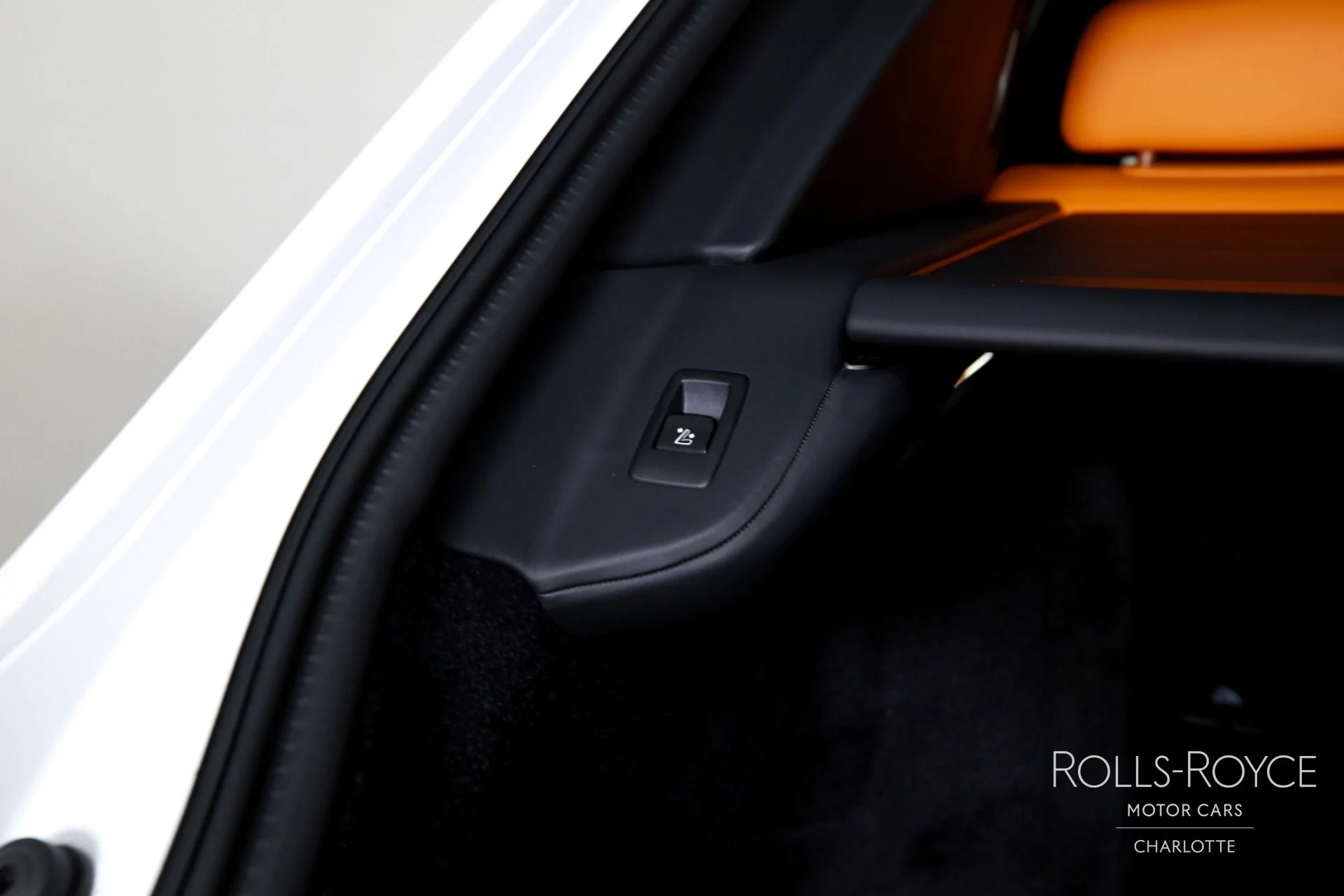 mph025_293955835_Used_2022_Rolls_Royce_Black_Badge_Cullinan_1764196980_ff4df4d5e1