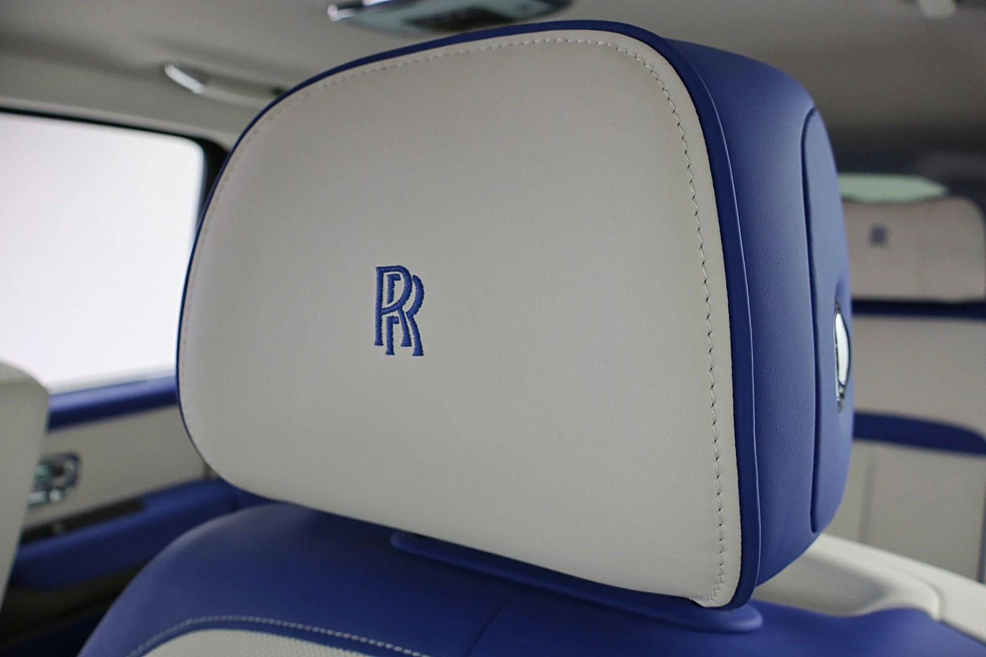 mph025_294033040_Used_2023_Rolls_Royce_Black_Badge_Cullinan_fc0ad473f9