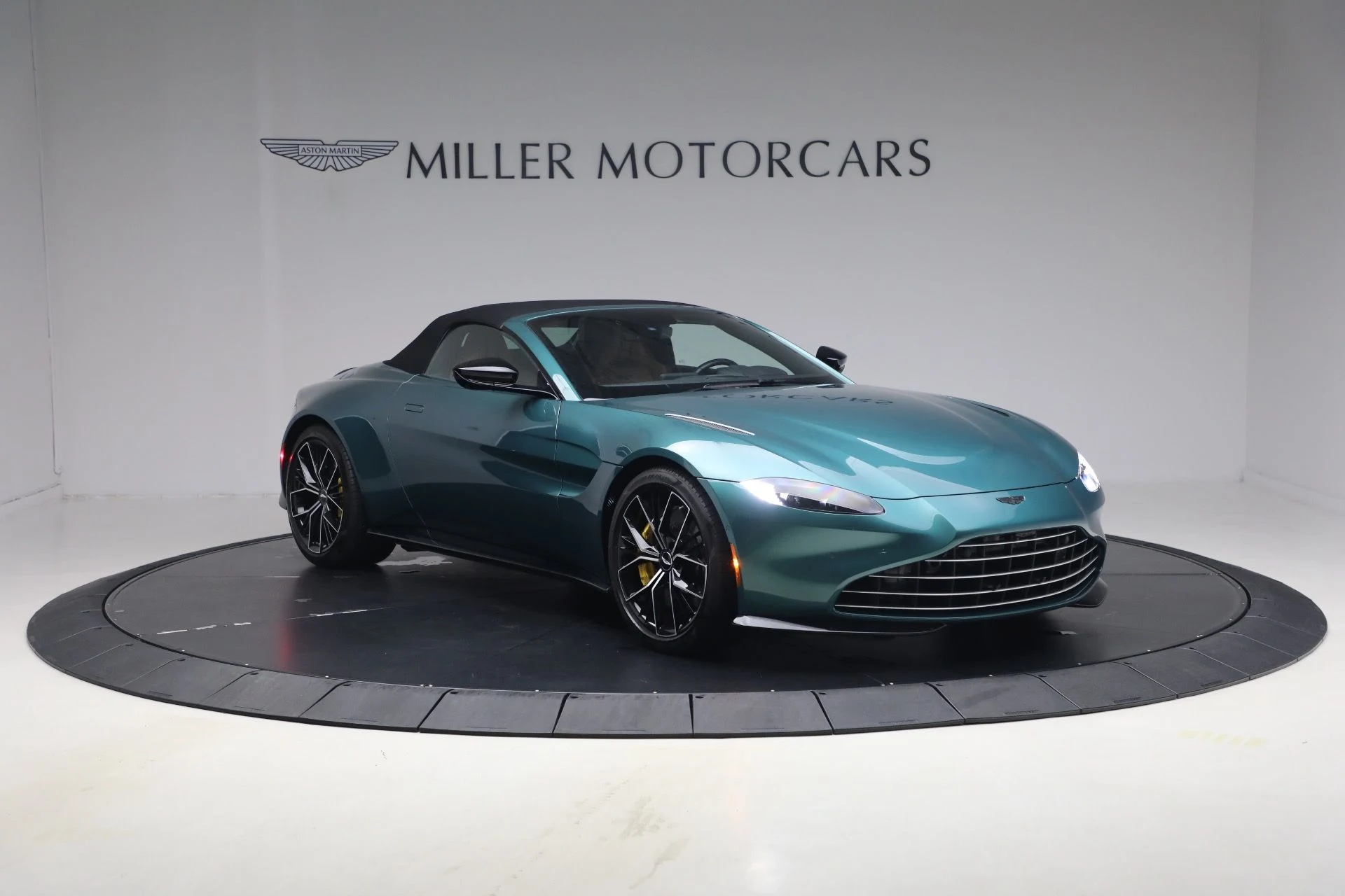 mph025_2951107566_Used_2023_Aston_Martin_Vantage_V8_1791917155_cafc3853d3