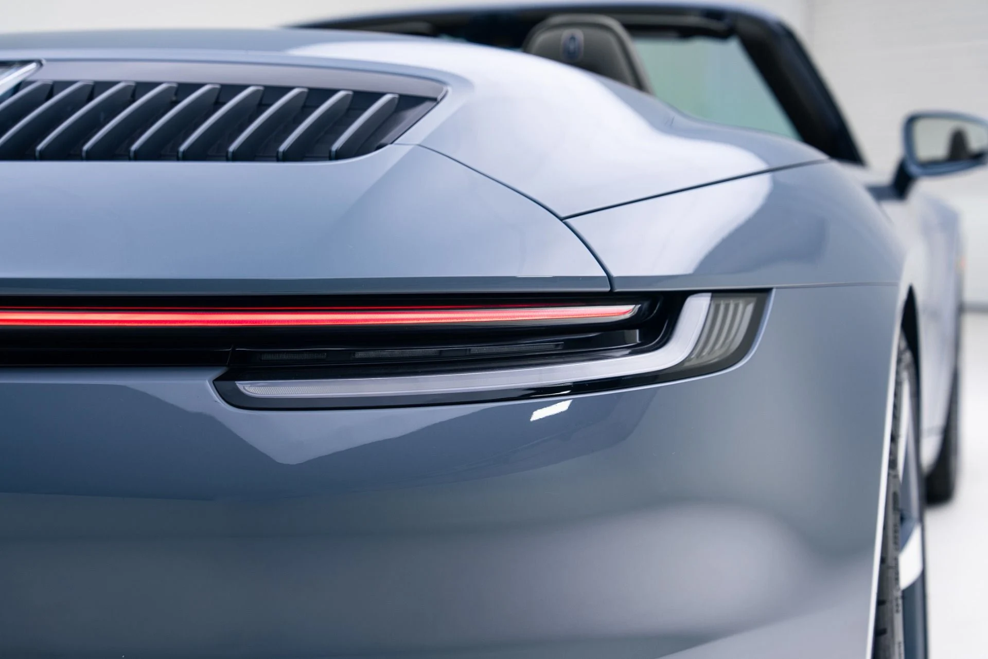 mph025_295623110_Used_2024_Porsche_911_Carrera_1765496853_4c6dfc83be