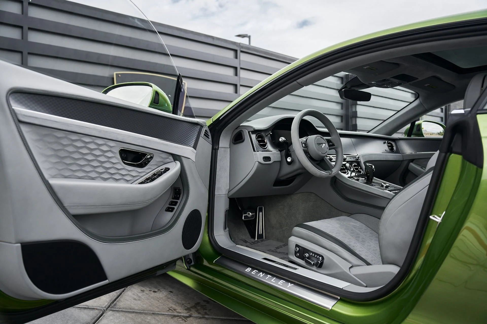 mph025_2961992979_Used_2025_Bentley_Continental_GT_Speed_1763168613_c52261627e