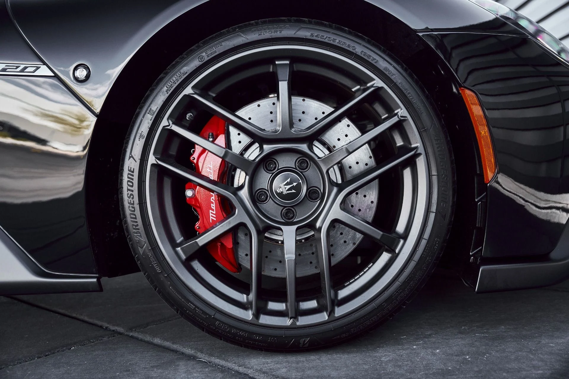 mph025_2962492615_Used_2024_Maserati_MC_20_1771382134_4e99a5913b