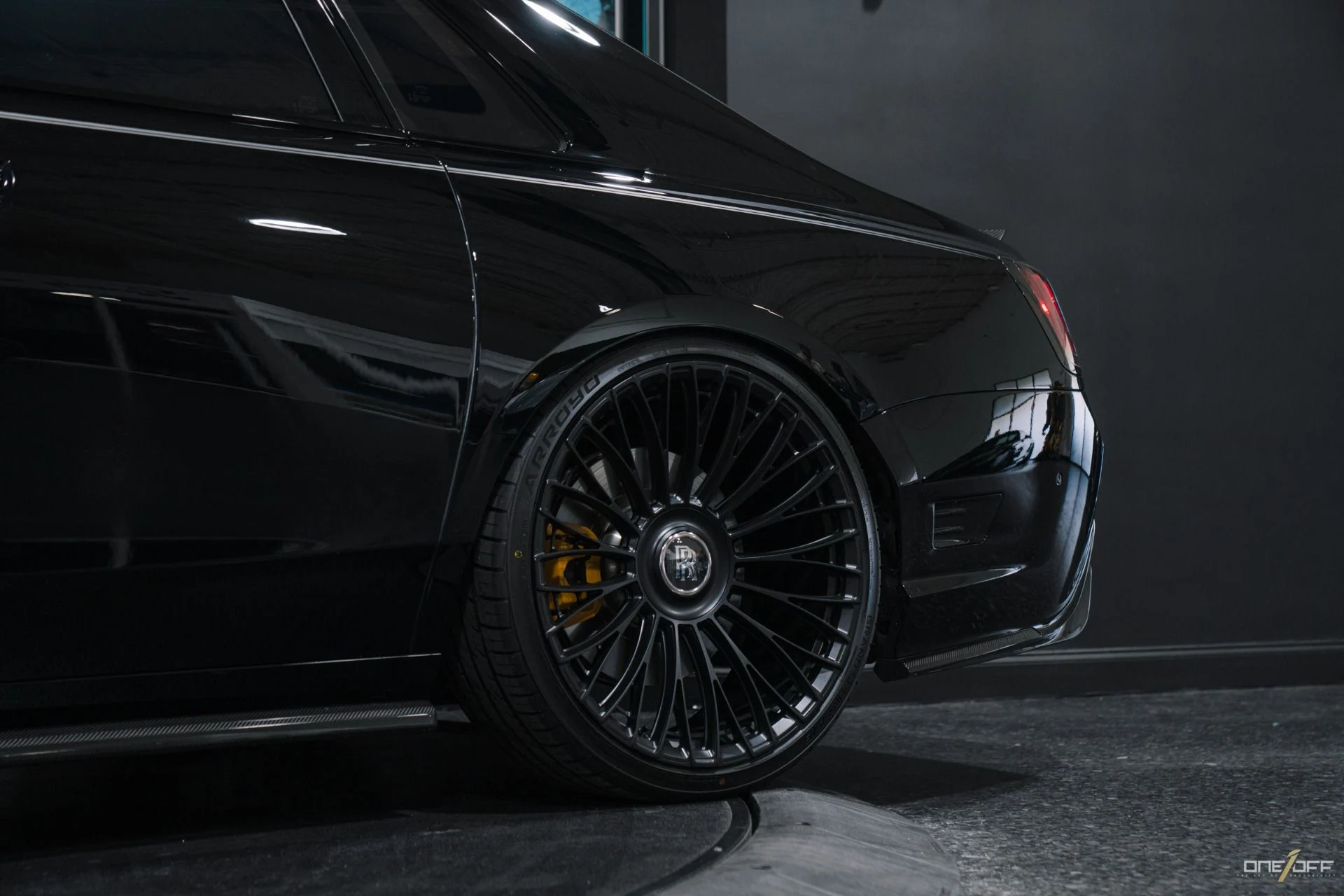 mph025_2962671274_Used_2022_Rolls_Royce_Black_Badge_Ghost_FULL_Urban_Design_Carbon_Kit_477_K_MSRP_Starlight_1759778193_35de78bc5e