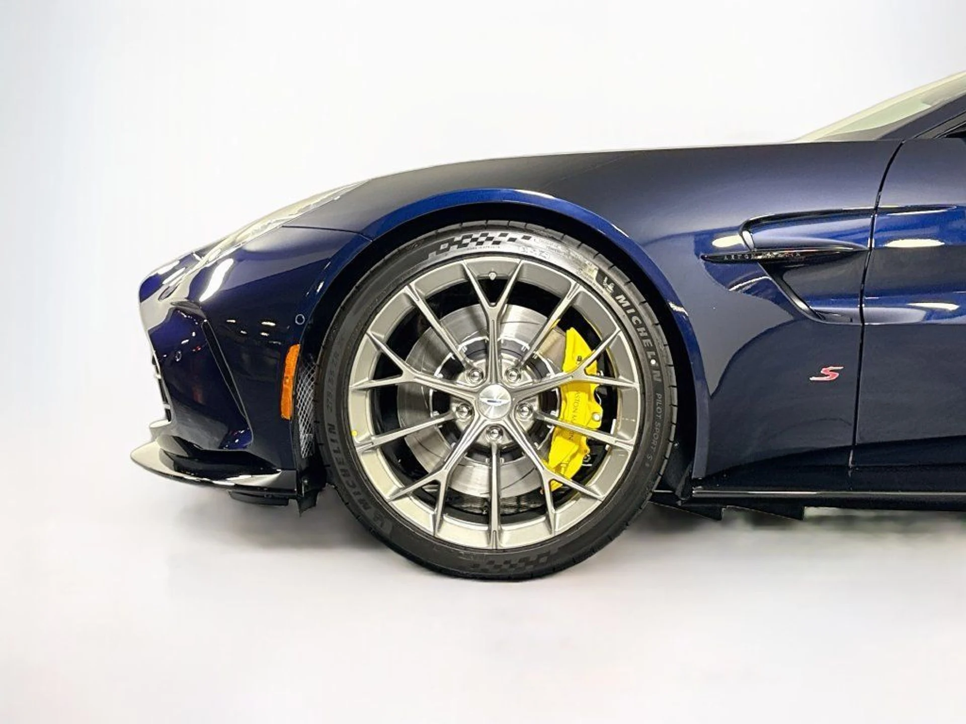 mph025_2964009963_new_2026_aston_martin_vantage_scoupe_11350_23086723_27_1024_f18c970504