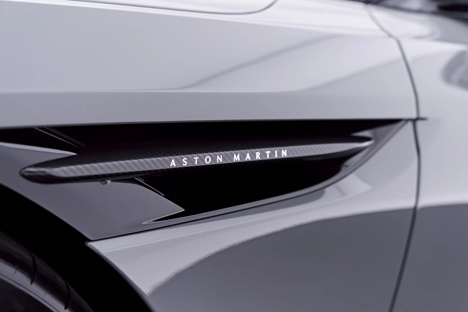 mph025_2968989766_Used_2024_Aston_Martin_DB_12_1781813792_45b508477c