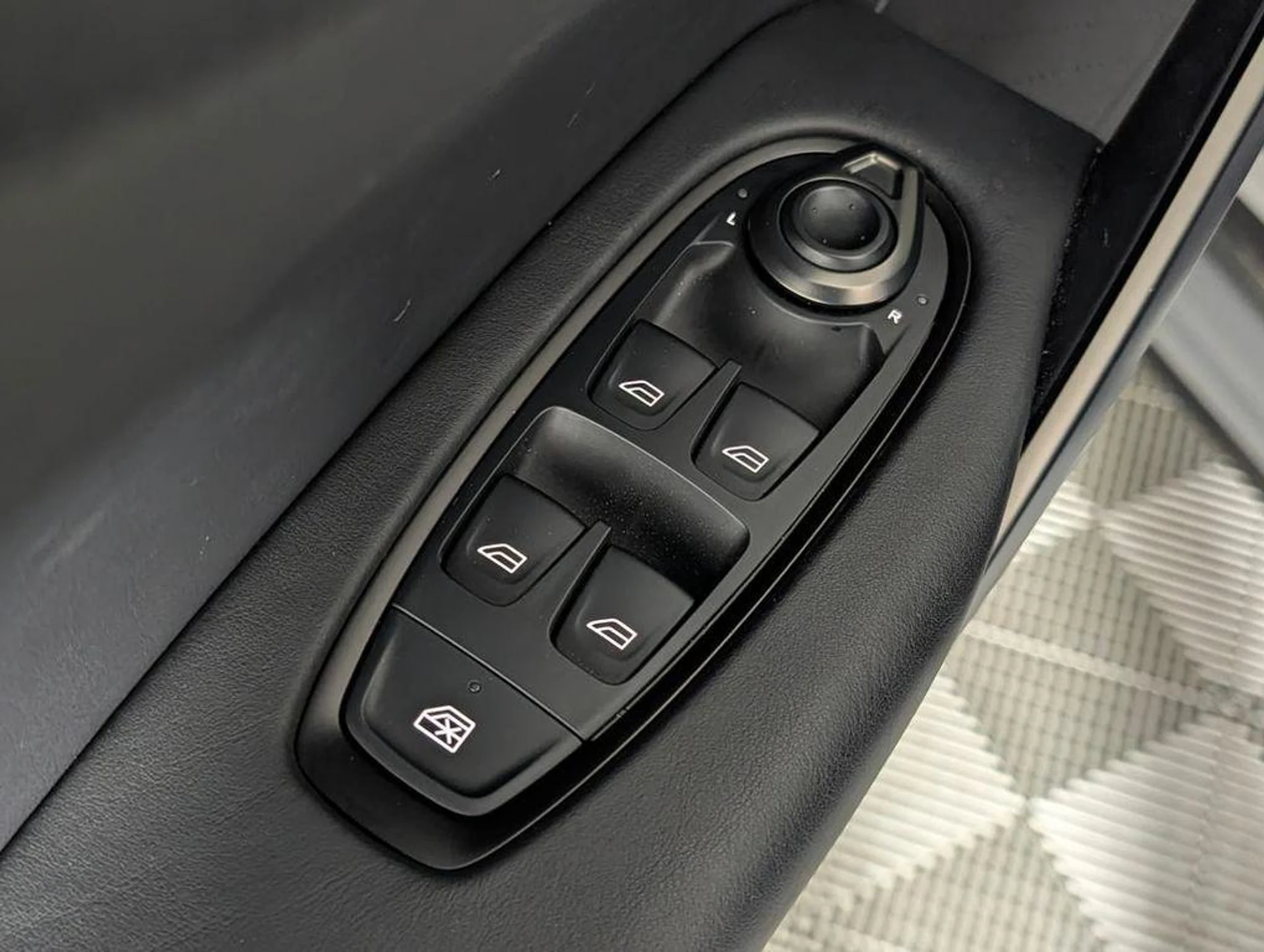 mph025_2970778837_t_N_Rg_R3_Ge_OT_4_Dqa_Xhy0fn_Zdg_D1_I_b348a34186