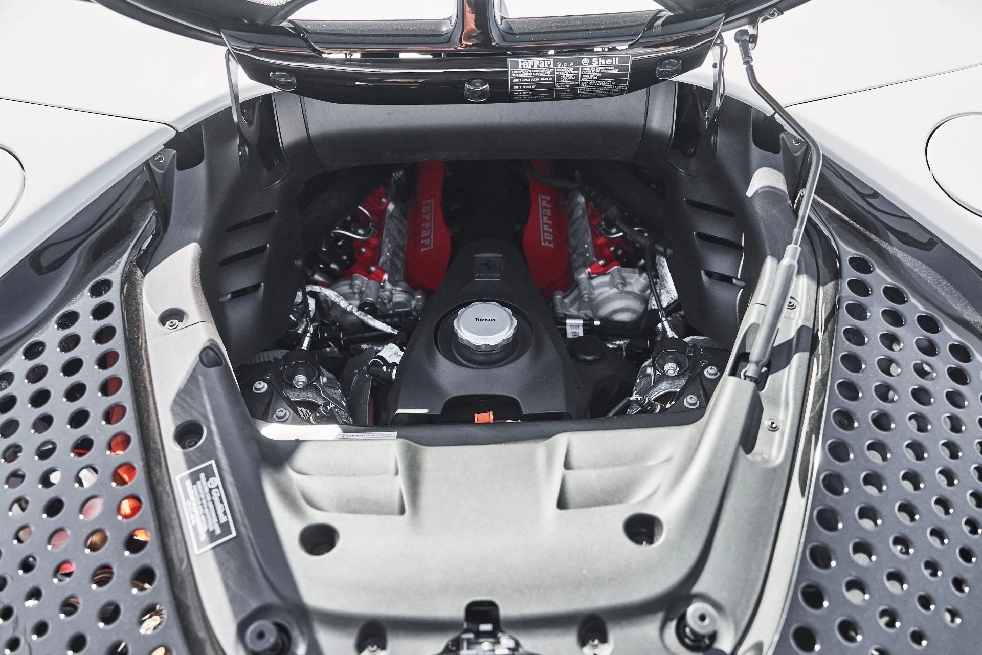 mph025_297261221_Used_2024_Ferrari_SF_90_Spider_Base_1776734320_b612f84e35