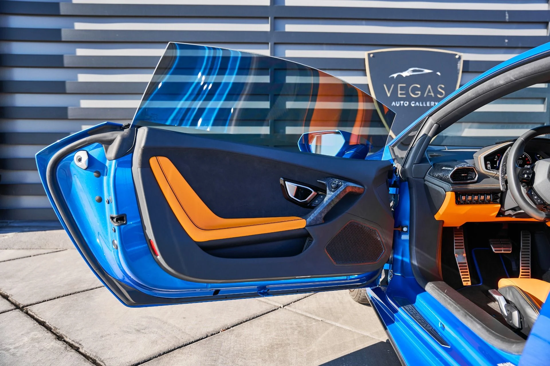 mph025_2982658302_Used_2020_Lamborghini_Huracan_EVO_Base_1766024296_3214f52396