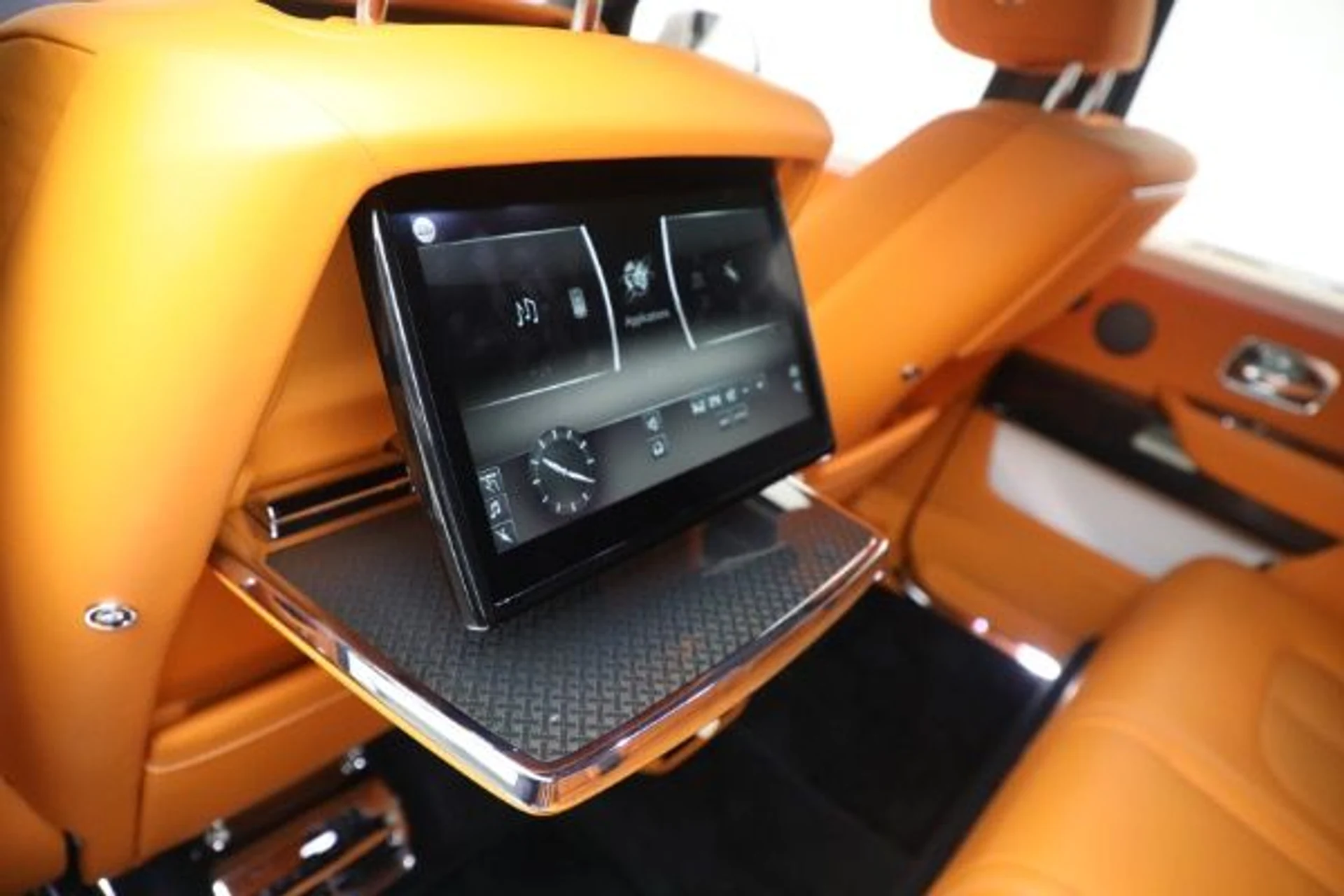 mph025_2987731010_Used_2022_Rolls_Royce_Black_Badge_Cullinan_8a6d3f8ce6