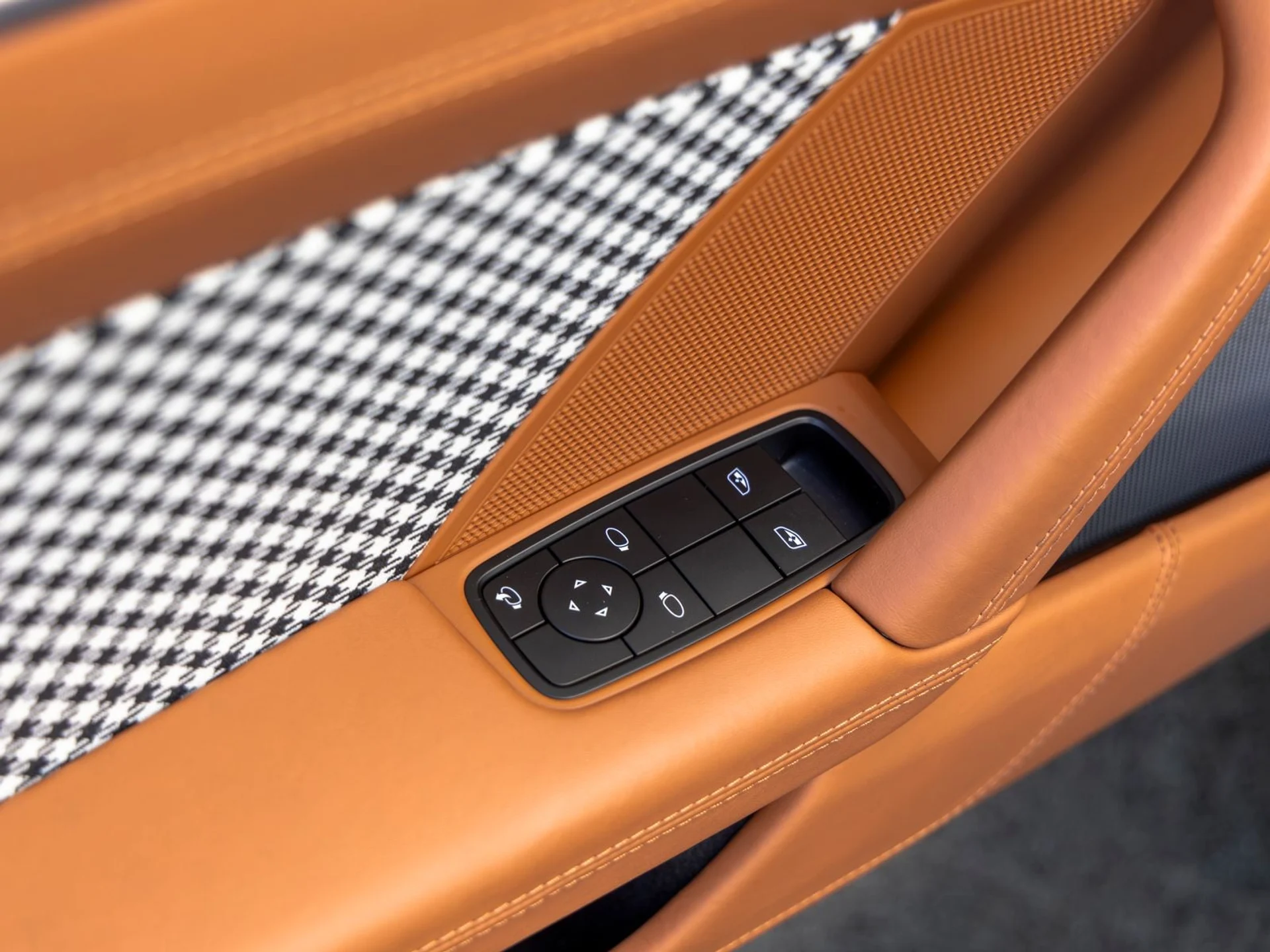 mph025_2998223623_26_a270797f7b