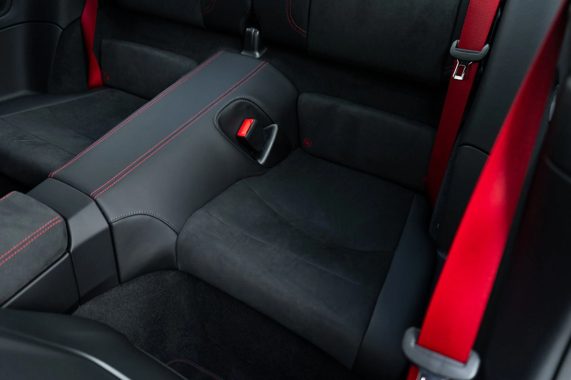 mph025_2999875243_Used_2025_Porsche_911_Carrera_4_GTS_1766512574_1b69c0dcca