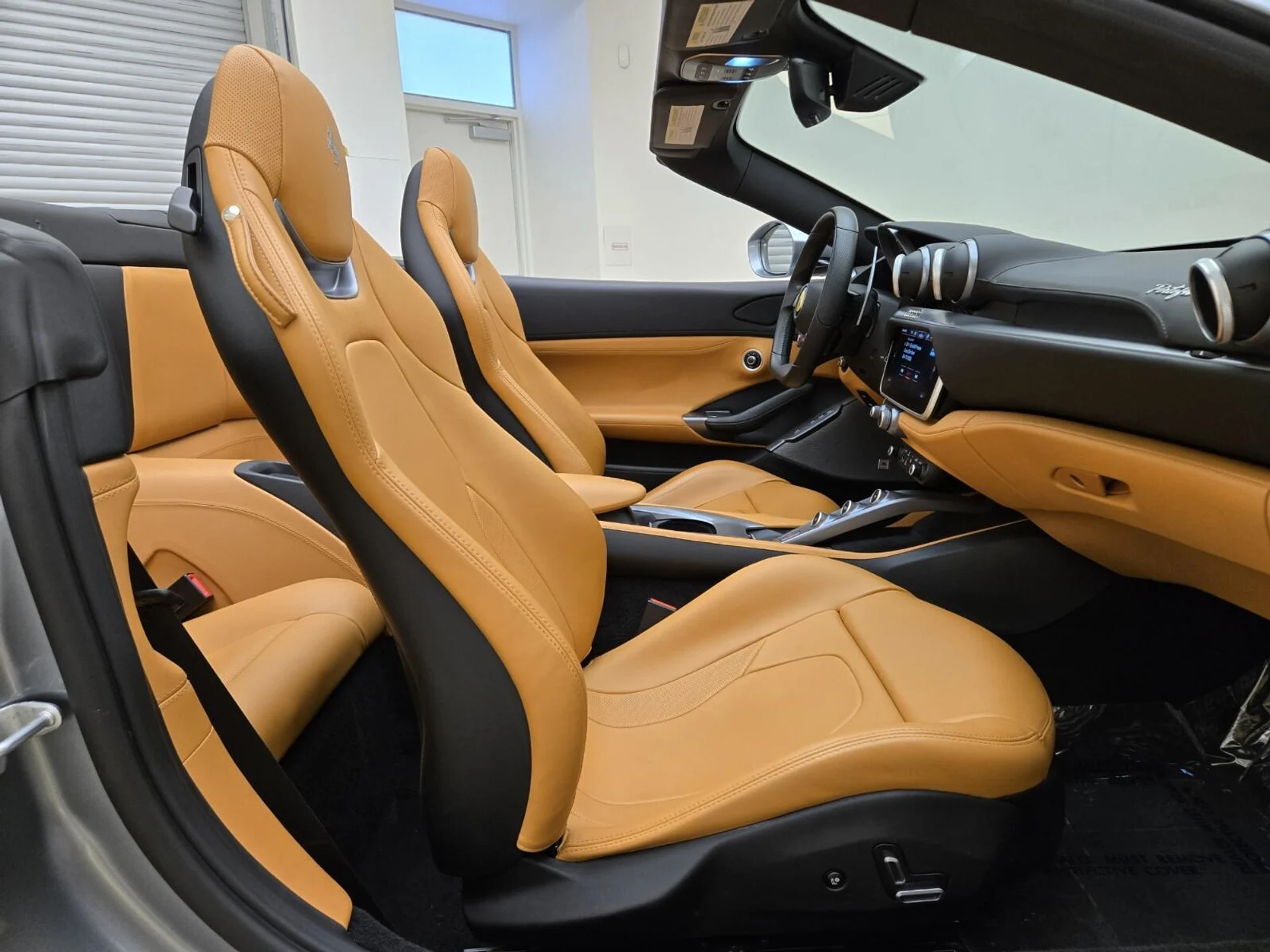 mph025_3011600655_Used_2019_Ferrari_Portofino_1762588085_6cc529abe9