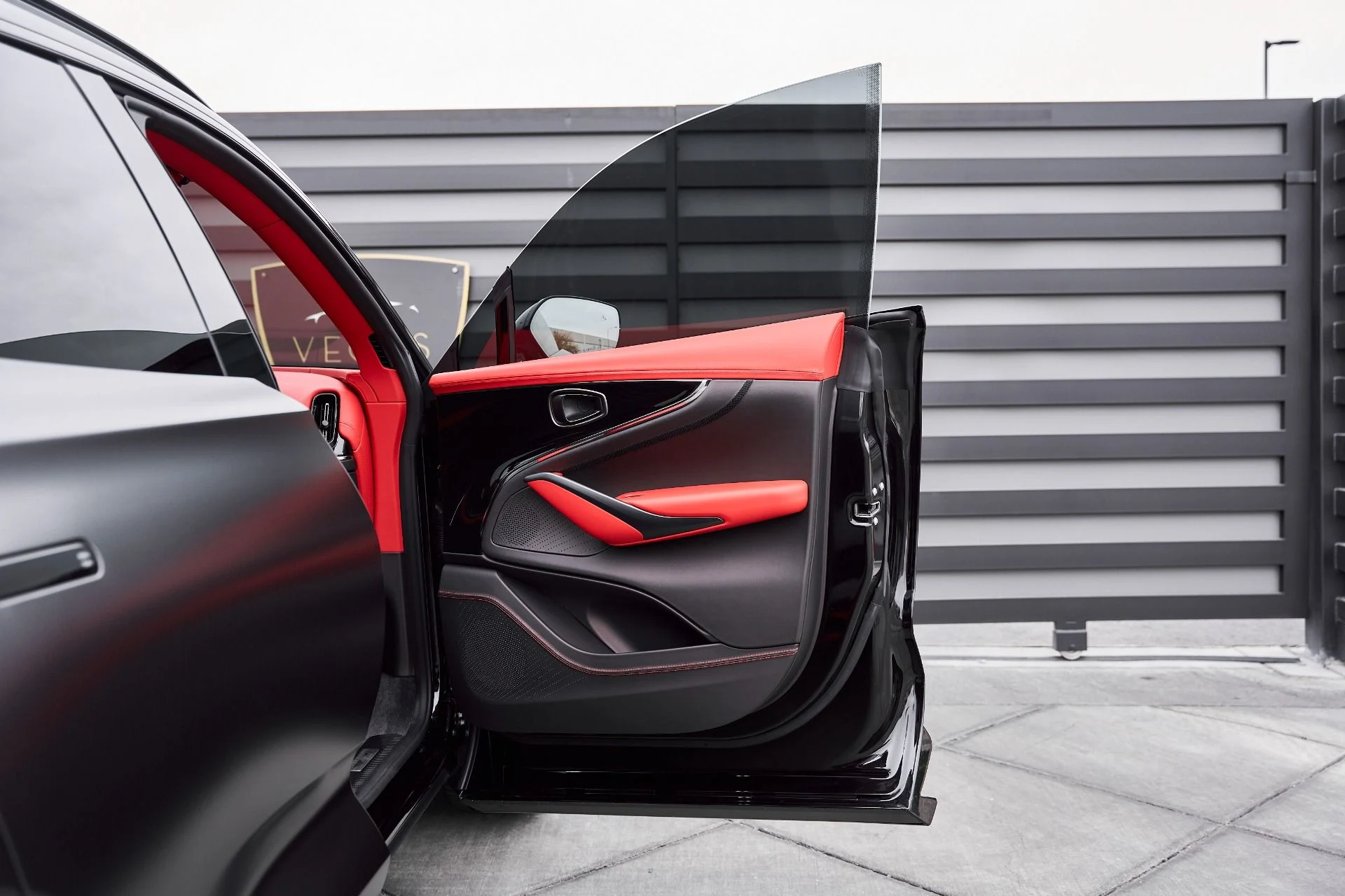 mph025_3015629495_Used_2025_Aston_Martin_DBX_707_1766785314_58eda6beab