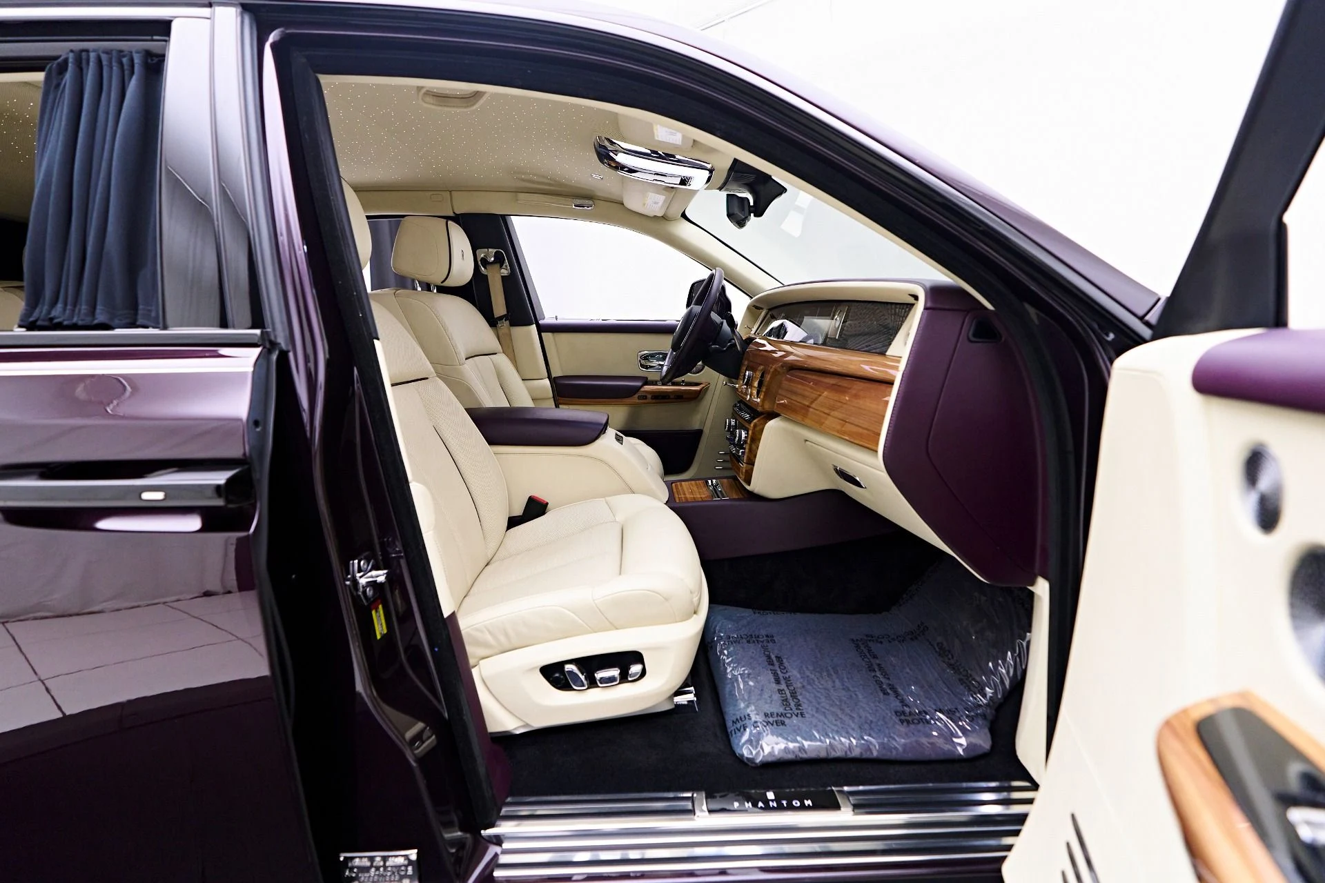mph025_3030037753_Used_2019_Rolls_Royce_Phantom_Base_1747772635_876591f9d4