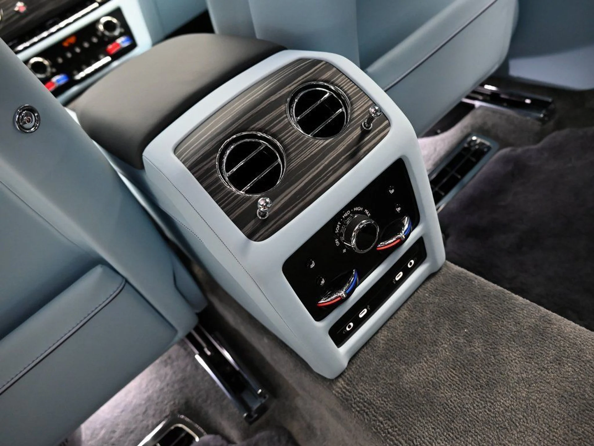 mph025_3033027700_4dd4c2654536b239575720f6151fa67d_65e4609526