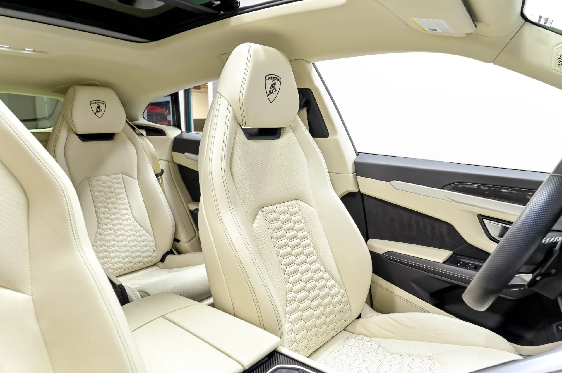 mph025_3034398659_Used_2020_Lamborghini_Urus_1778528583_9f51528153