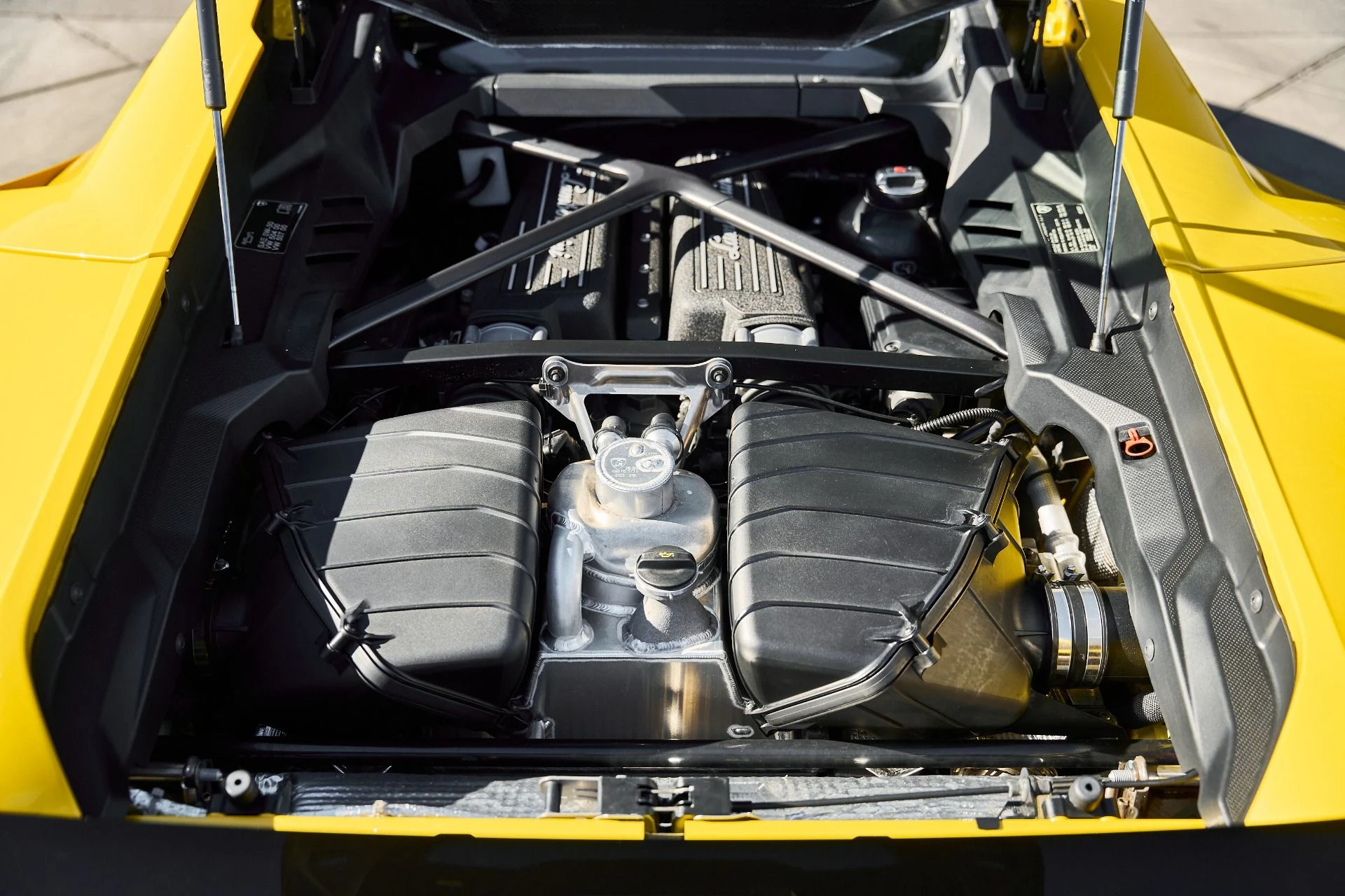 mph025_3045129413_Used_2023_Lamborghini_Huracan_Tecnica_1768616134_16e088cee5