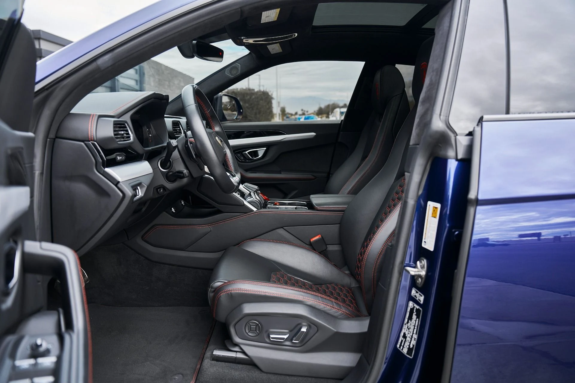 mph025_3047163701_Used_2021_Lamborghini_Urus_1763157068_bd0fecb490