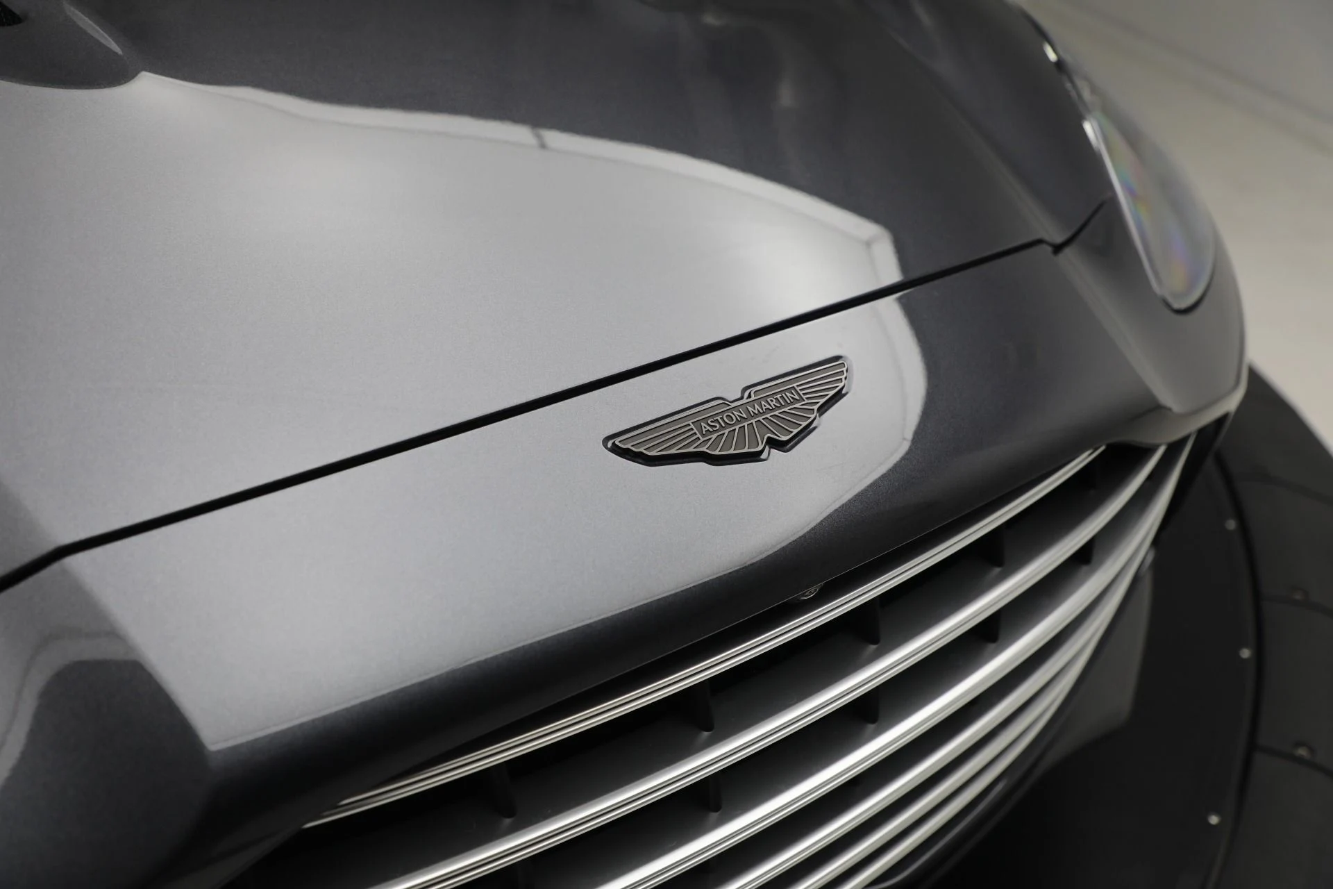 mph025_3052348089_New_2025_Aston_Martin_DBX_707_707_d15937bdce