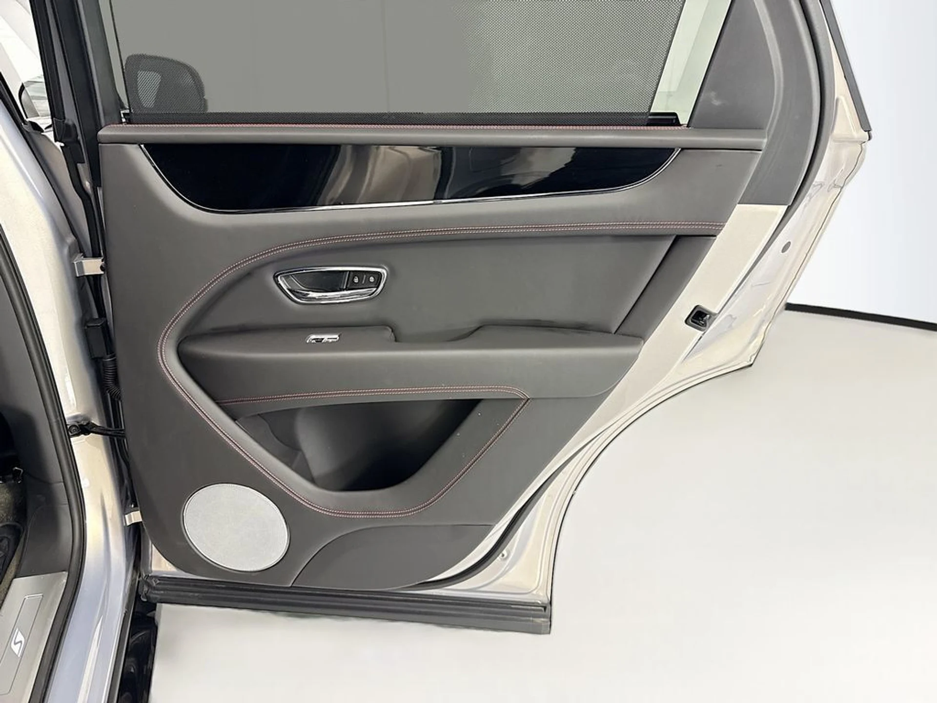 mph025_3054685250_used_2023_bentley_bentayga_sawd_8119_23037215_26_1024_57169be917