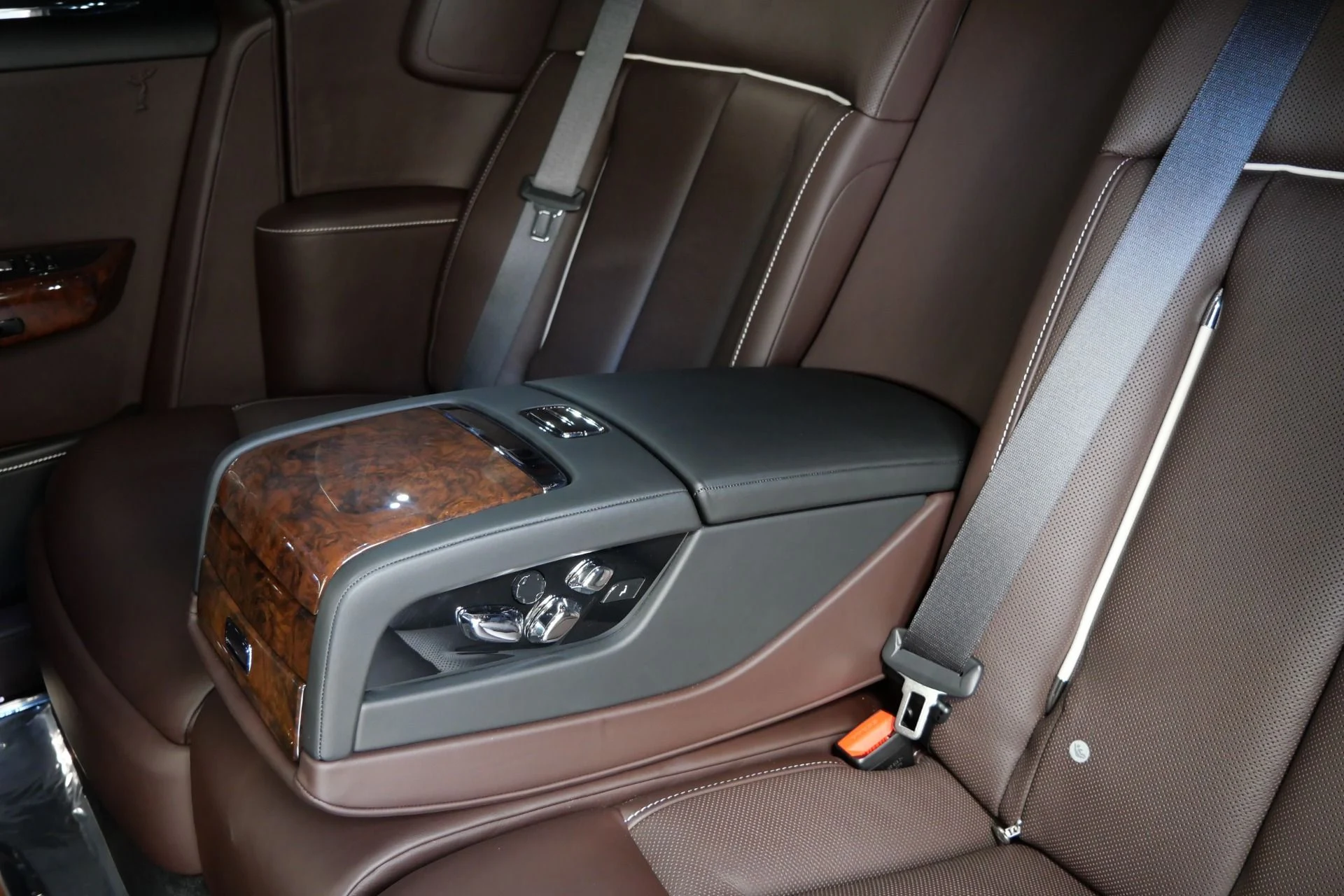 mph025_3055558174_Used_2019_Rolls_Royce_Phantom_The_Phantom_Package_Very_Low_Miles_Bespoke_Audio_1791821565_54d9f861be