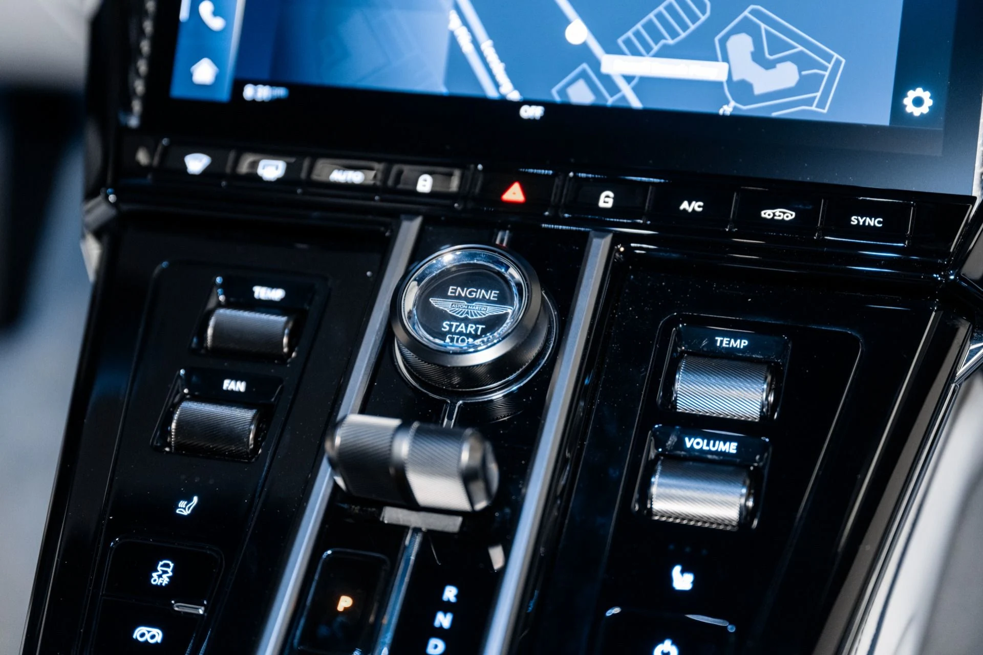 mph025_3059446294_Used_2025_Aston_Martin_Vantage_Coupe_1741617065_6641b12712