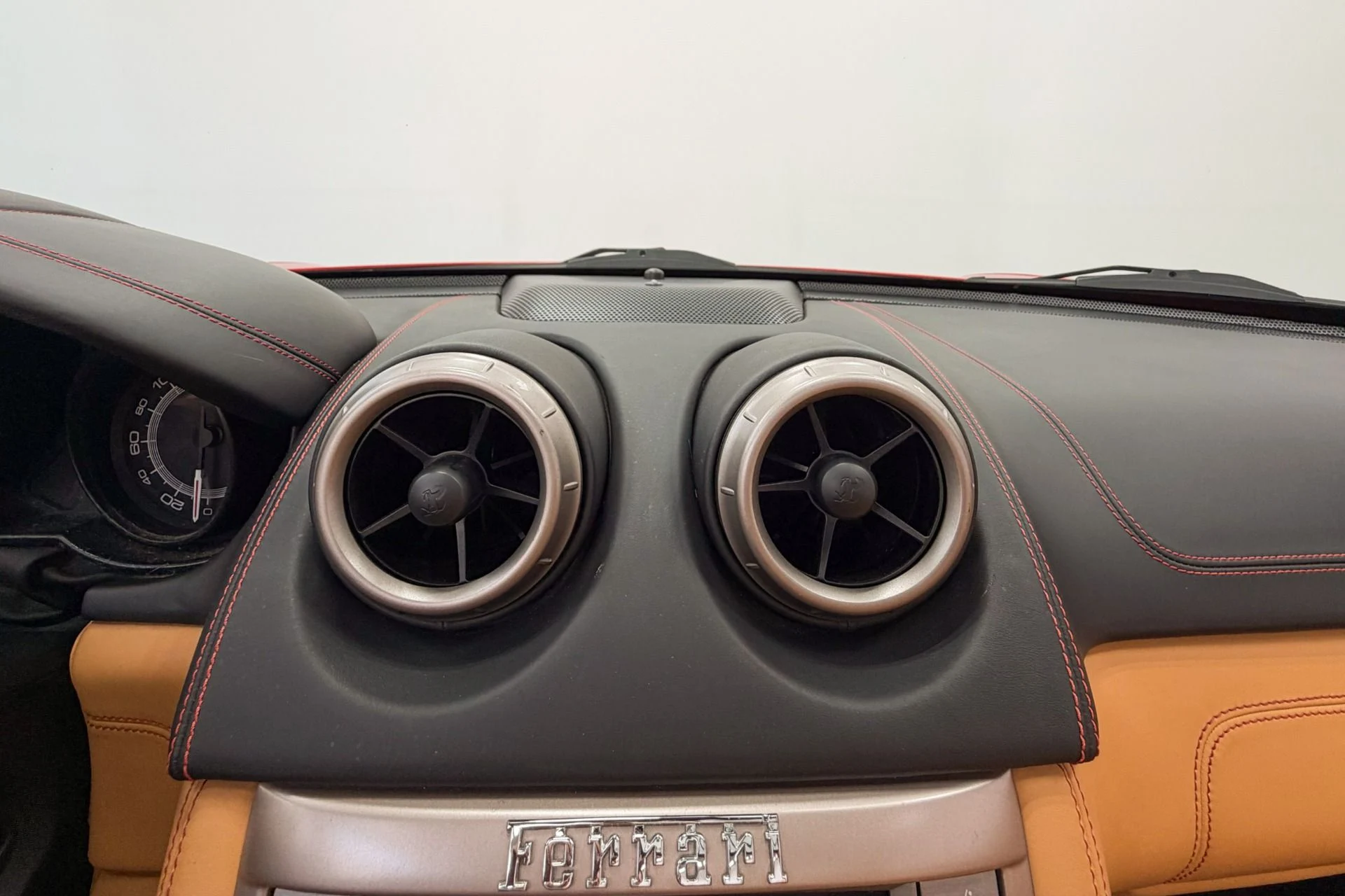 mph025_3063582496_Used_2014_Ferrari_California_Daytona_Seats_490_Horsepower_Carbon_Fiber_Steering_Wheel_w_LE_Ds_1783362230_698e227126