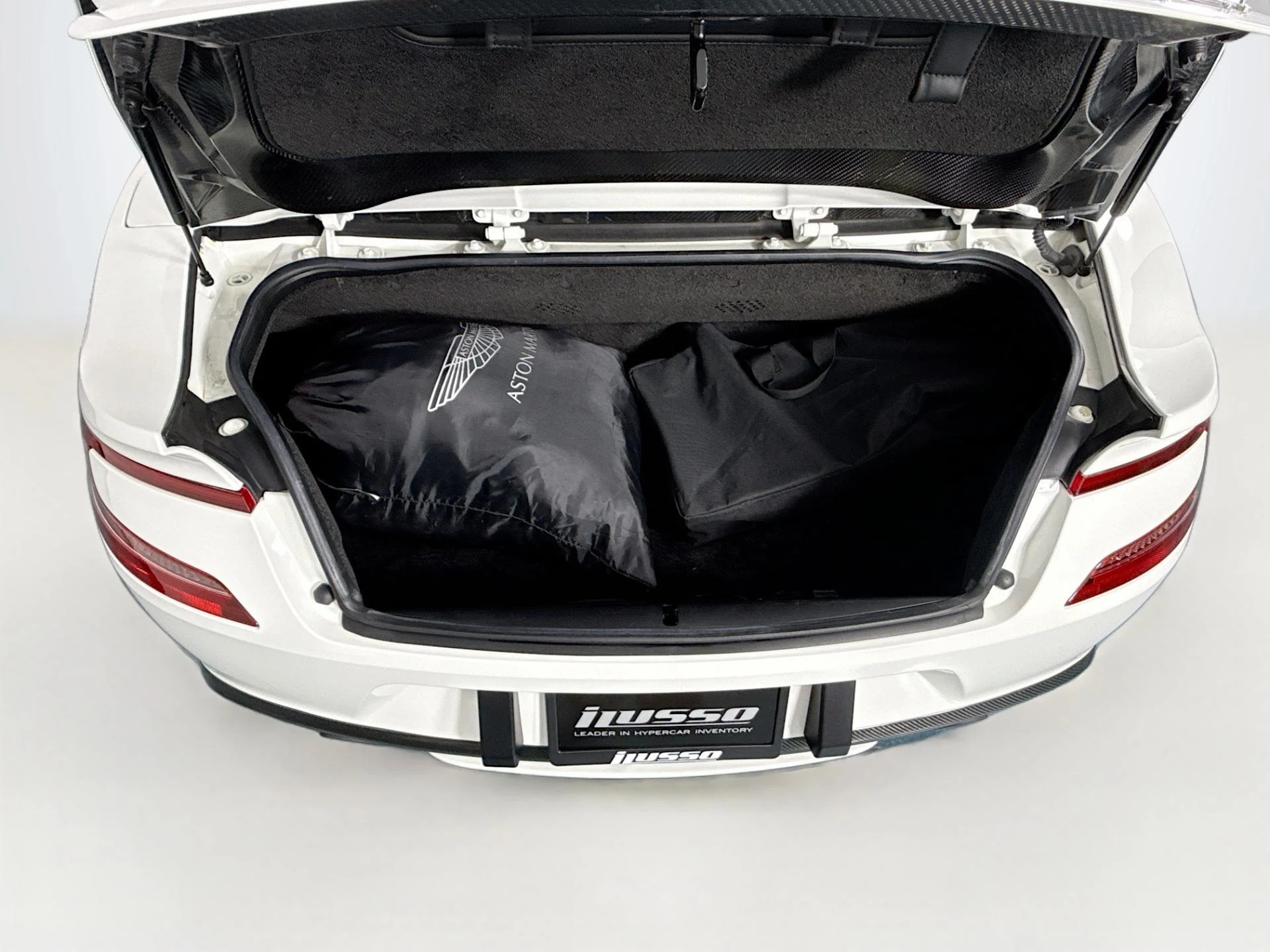 mph025_3078436564_Used_2015_Aston_Martin_Vanquish_Volante_1782334095_32bae4c076
