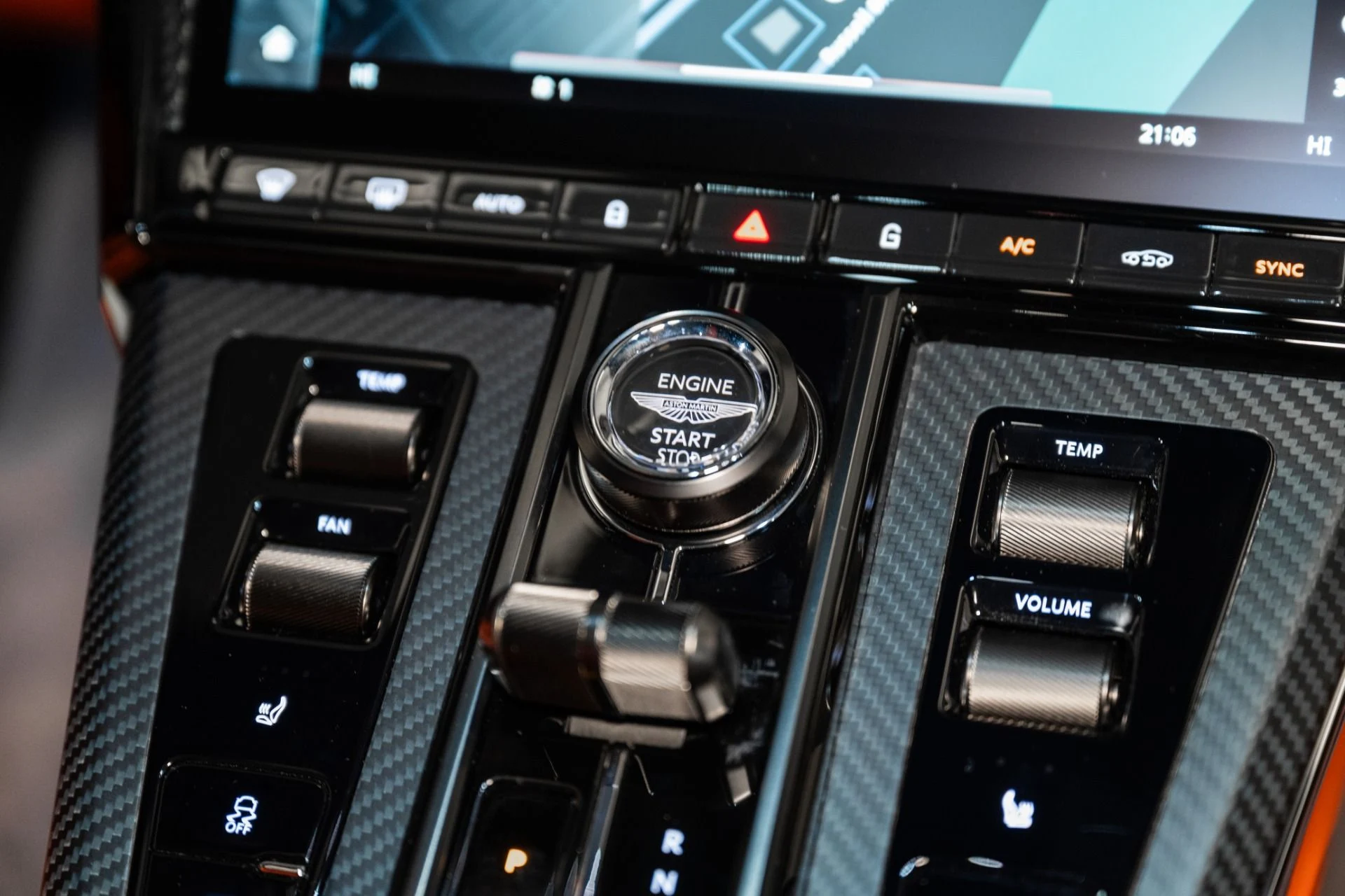 mph025_3085093555_Used_2025_Aston_Martin_Vantage_Coupe_1737041109_76c83da91d