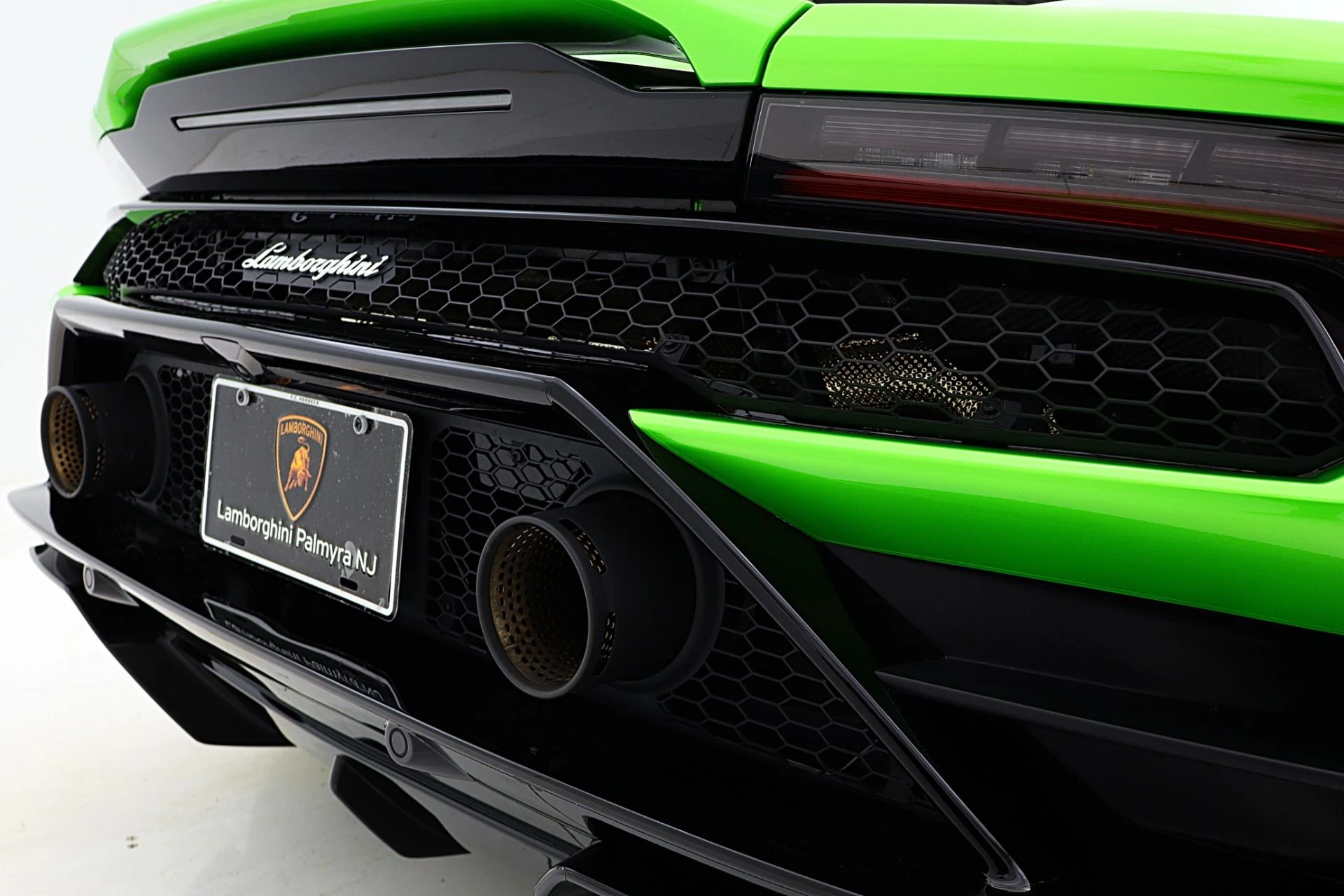 mph025_3085128730_Used_2023_Lamborghini_Huracan_EVO_Spyder_RWD_SELEZIONE_PRE_OWNED_CERTIFIED_4add200a79