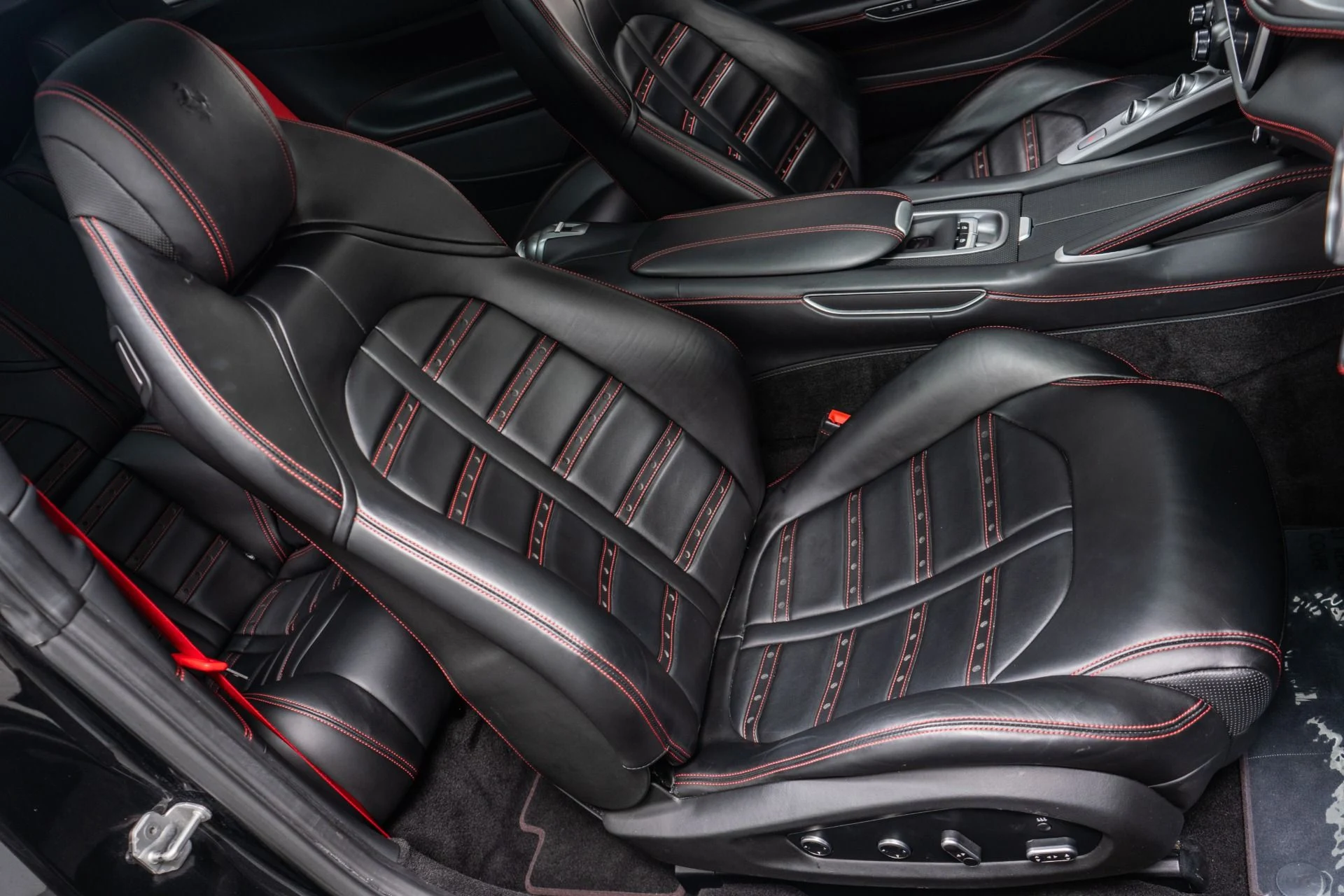 mph025_3088421993_Used_2019_Ferrari_GTC_4_Lusso_1790632614_17f3b5a441