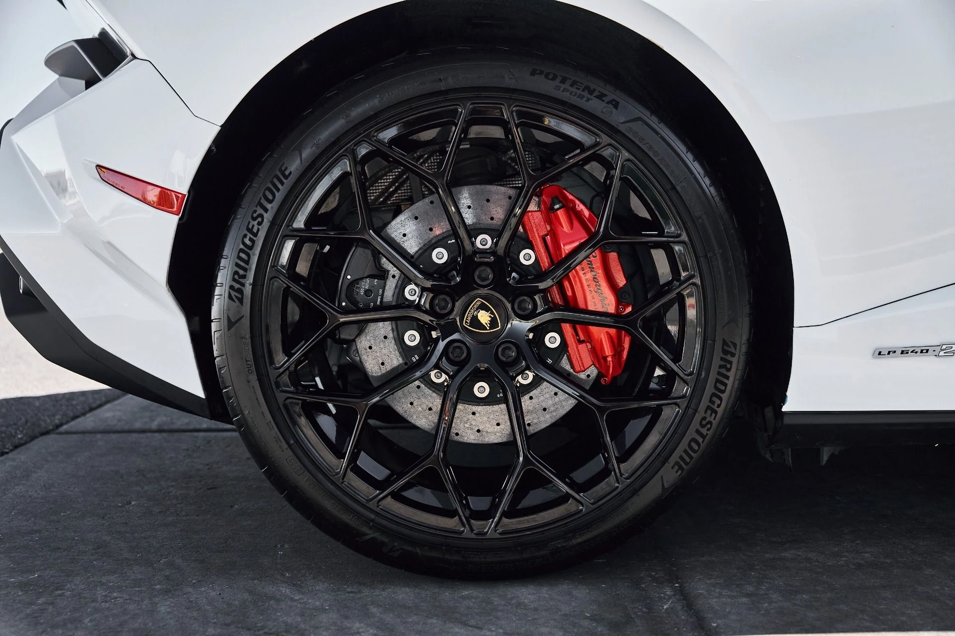mph025_3090198138_Used_2023_Lamborghini_Huracan_1778117608_5f651c6b76