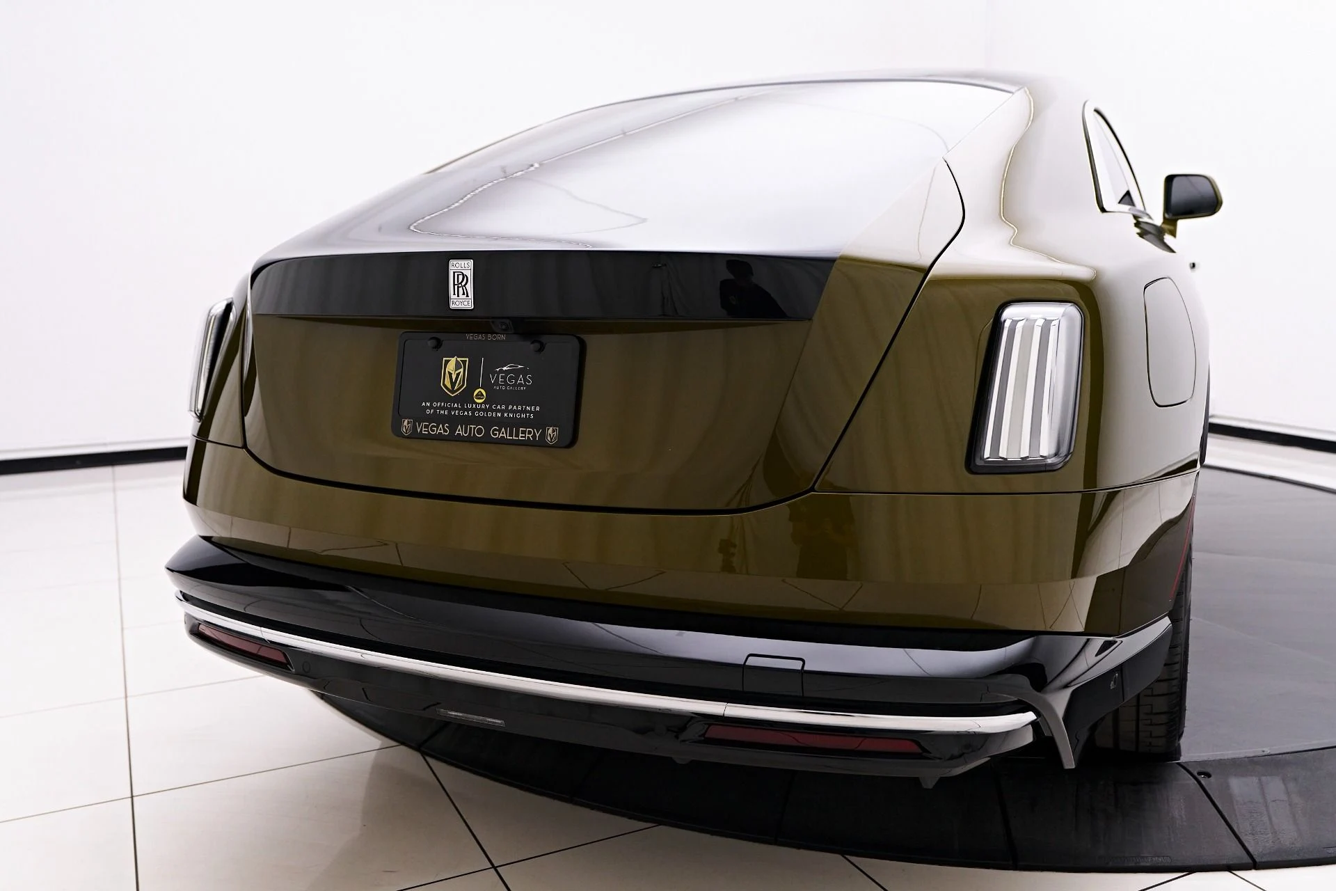 mph025_3097357263_Used_2024_Rolls_Royce_Spectre_1753235106_eeffd984cd