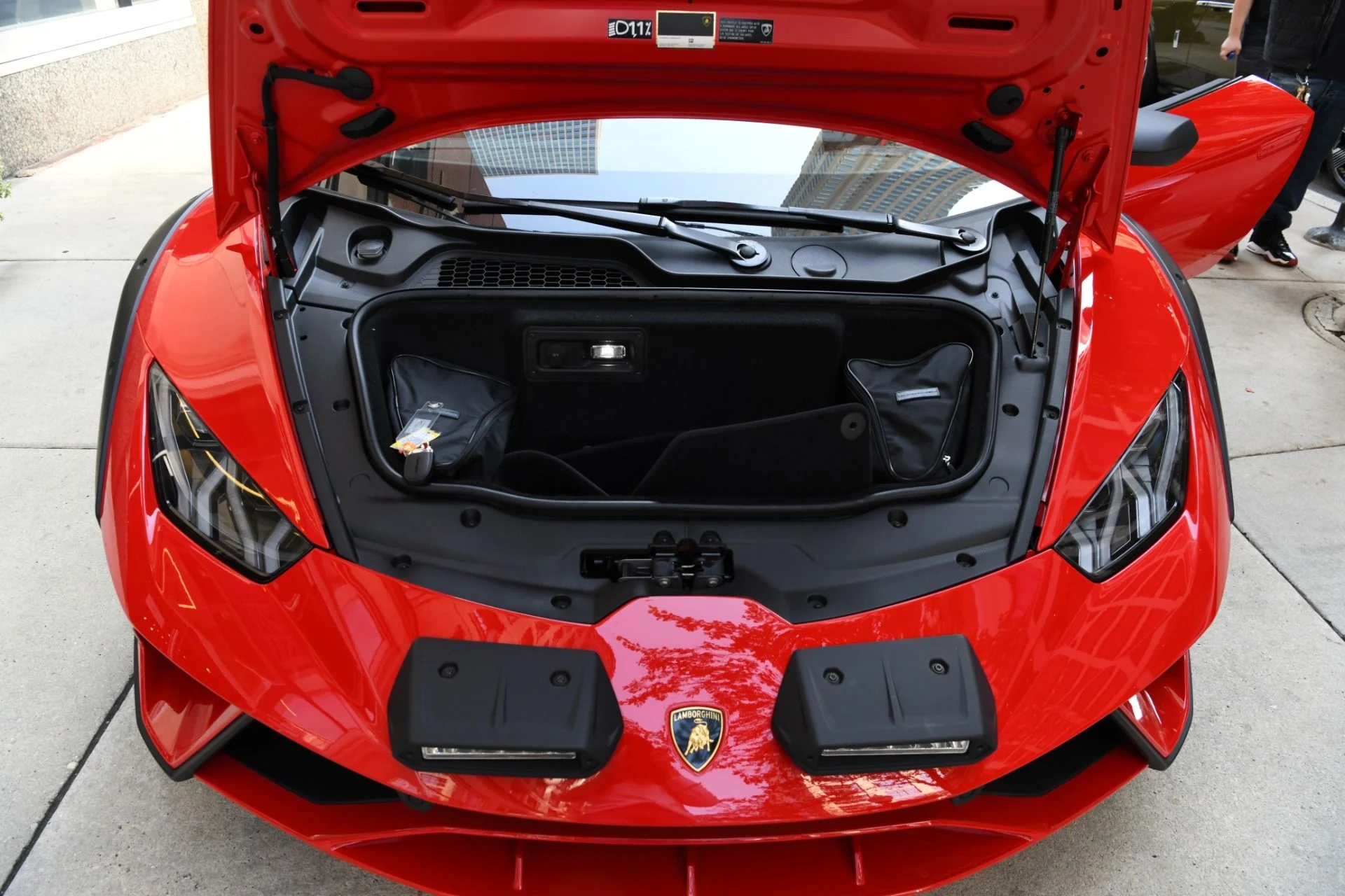 mph025_3106410499_Used_2023_Lamborghini_Huracan_Sterrato_1757705679_562a6f029c