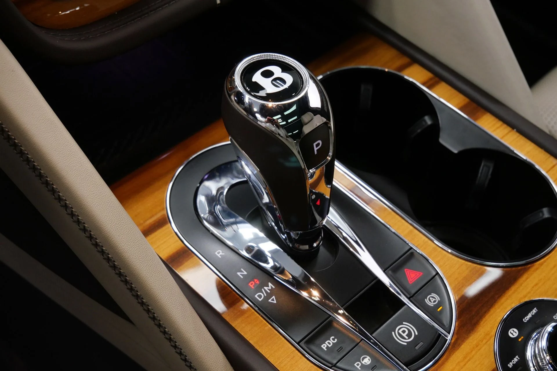 mph025_3108755256_Used_2021_Bentley_Bentayga_Hybrid_Mulliner_Driving_Specification_Four_Seat_Comfort_Specification_1767026081_031d99953a