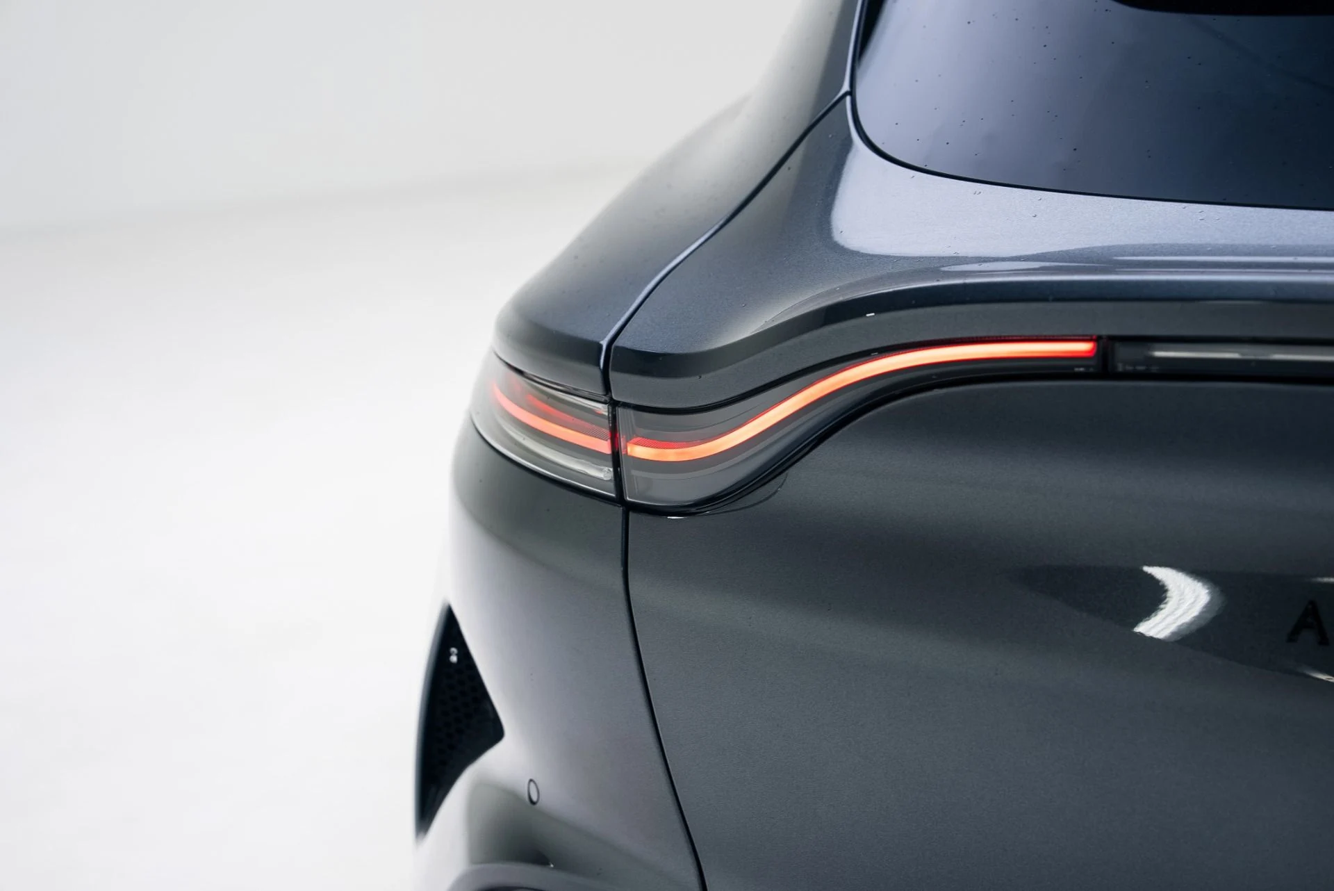 mph025_3121123762_Used_2023_Aston_Martin_DBX_707_1767147113_b92ca950da