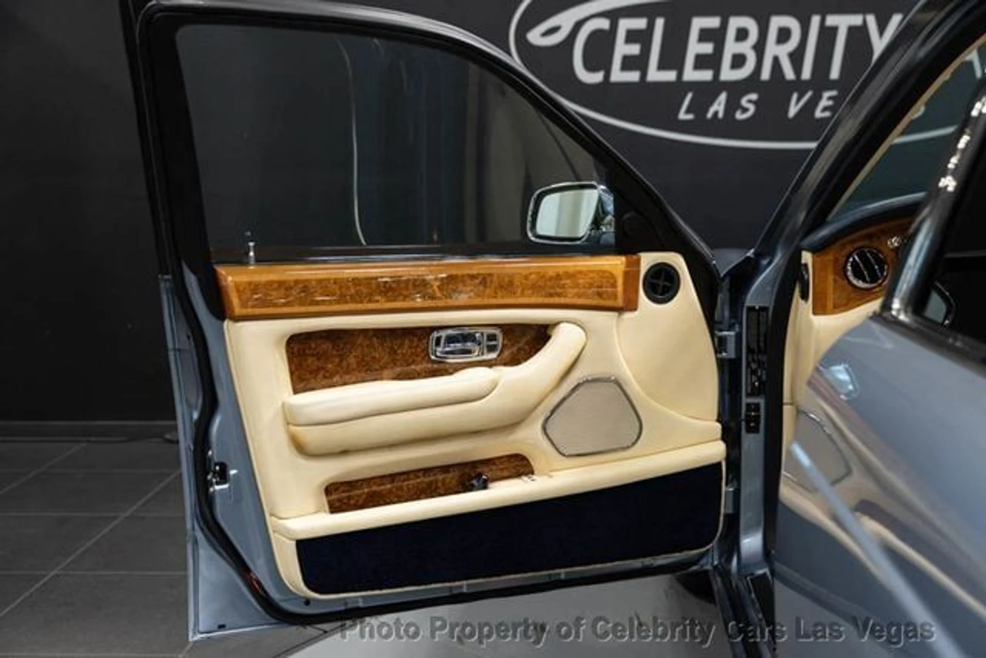 mph025_3126463912_used_2002_rolls_royce_silver_seraph_lastofline1of120forus170totalworldwide_9707_23079302_30_640_5de3d50d87