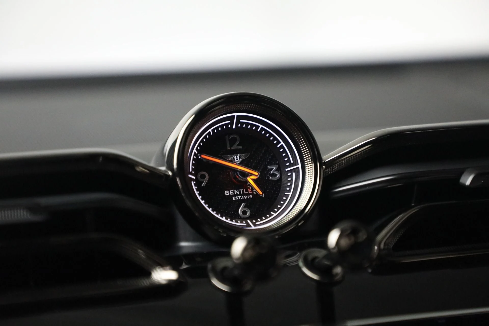 mph025_3129999908_New_2025_Bentley_Bentayga_S_Black_Edition_27ccaf2511