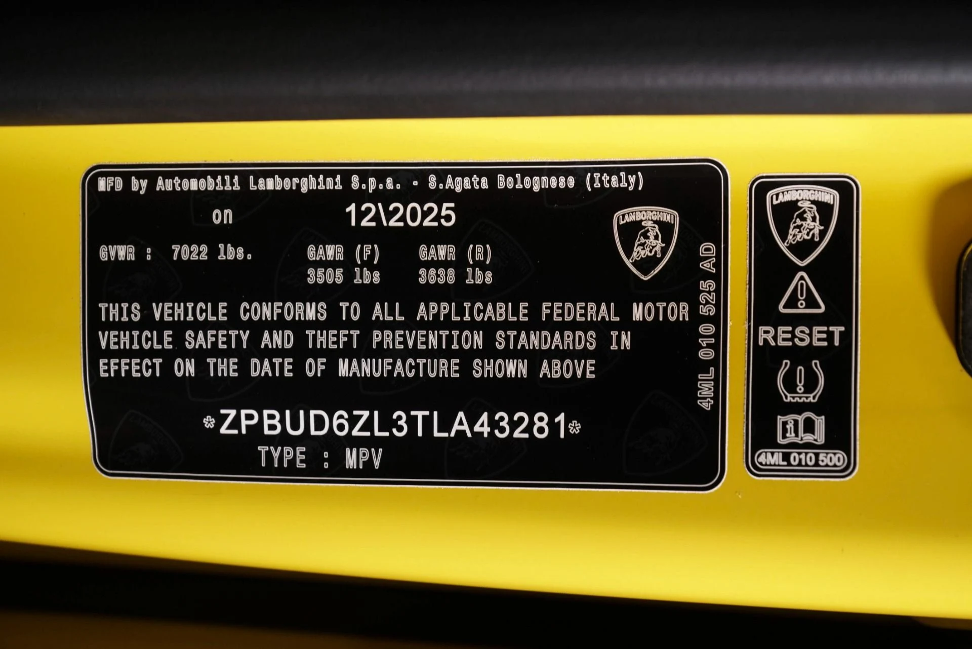 mph025_3135683921_New_2026_Lamborghini_Urus_SE_1776446130_9ba732c0df