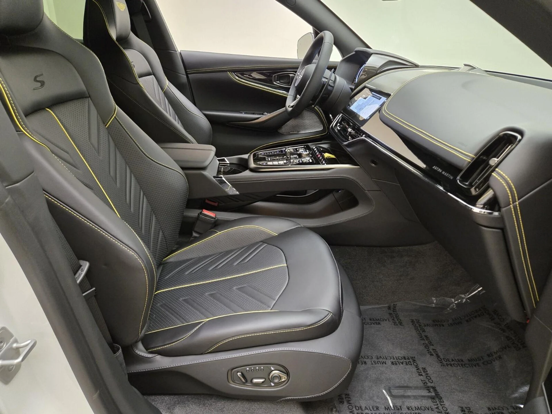 mph025_3153363063_New_2026_Aston_Martin_DBX_S_1783747091_538b06d5da