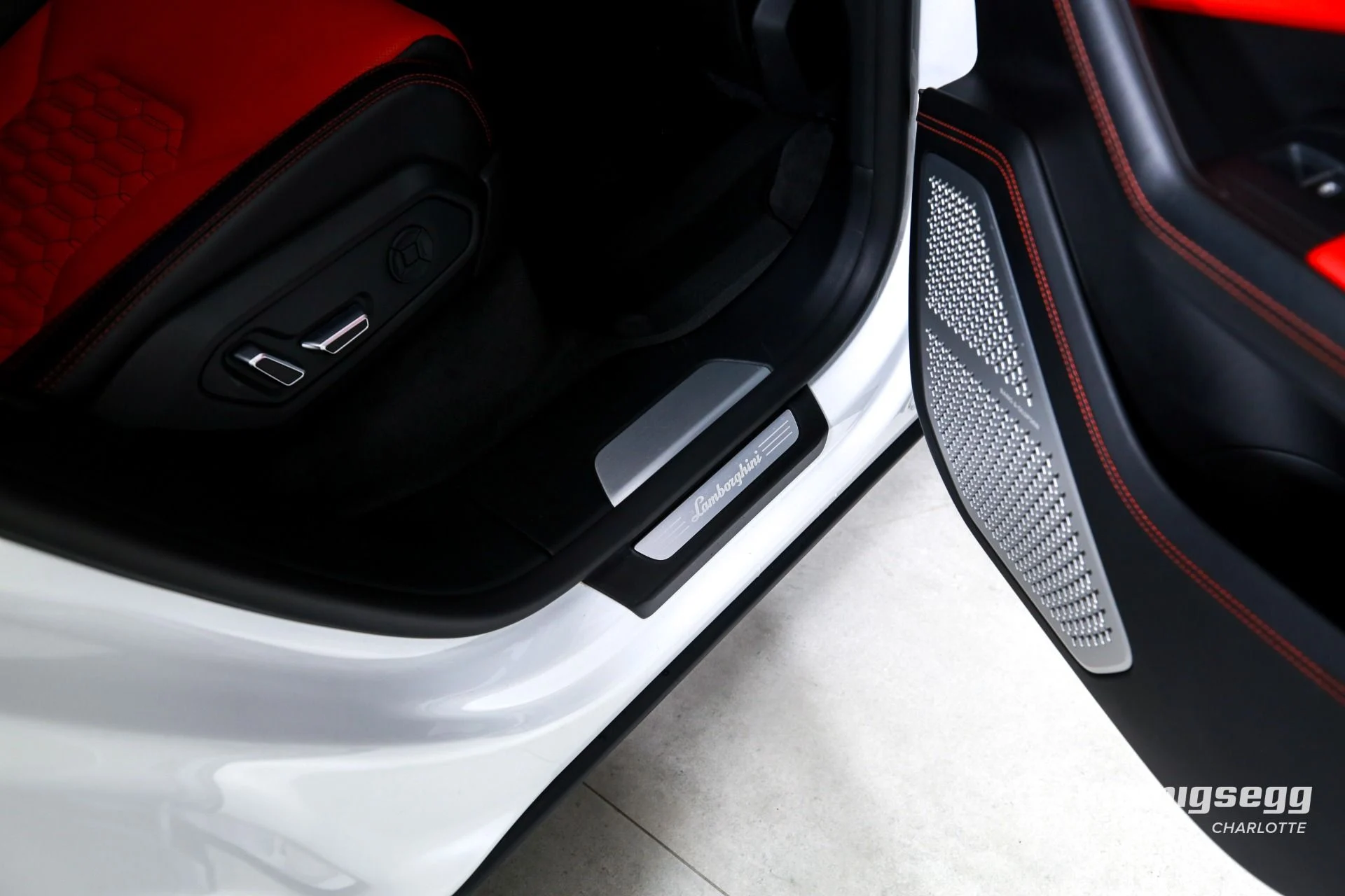 mph025_3164098525_Used_2019_Lamborghini_Urus_1760976119_9749d9a291