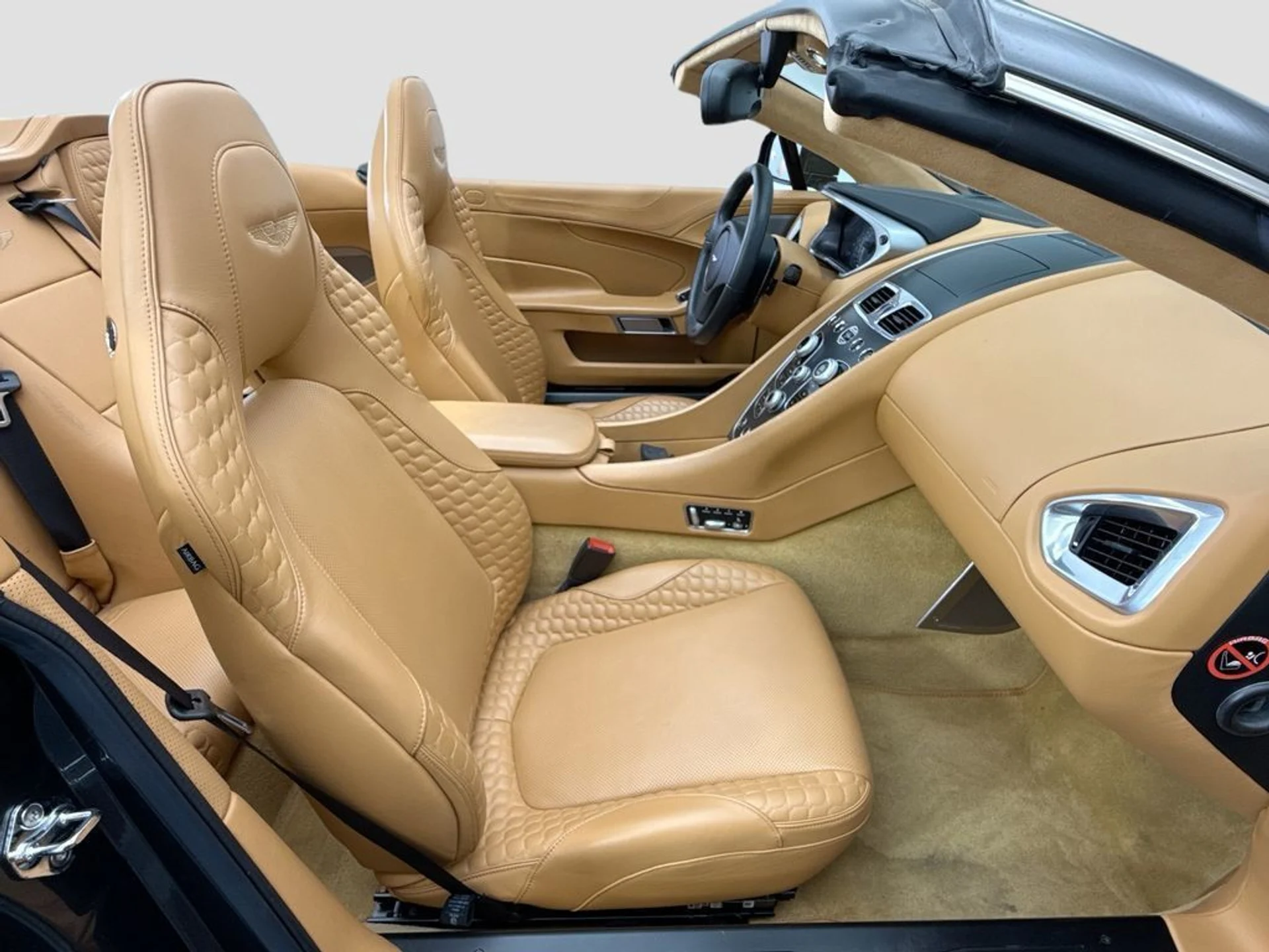 mph025_3166424367_used_2014_aston_martin_vanquish_2drvolante_8119_22995957_26_1024_ed5f3c7572