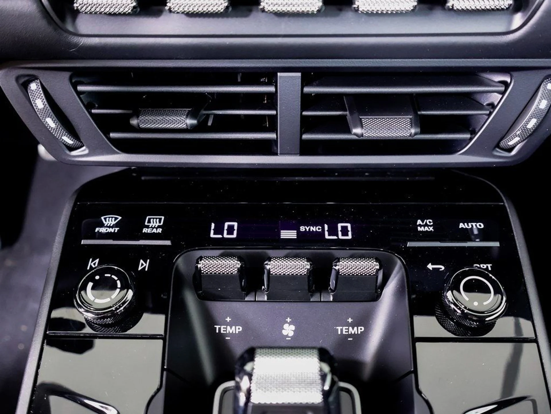 mph025_3170531052_c8710a6439359a32de8208ea3d80a033x_ac31f3beca