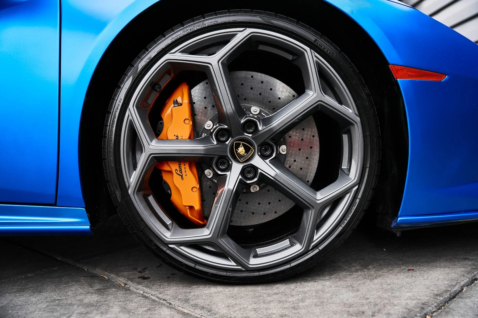 mph025_3173592250_Used_2023_Lamborghini_Huracan_EVO_Base_1775006644_fdc107cd65