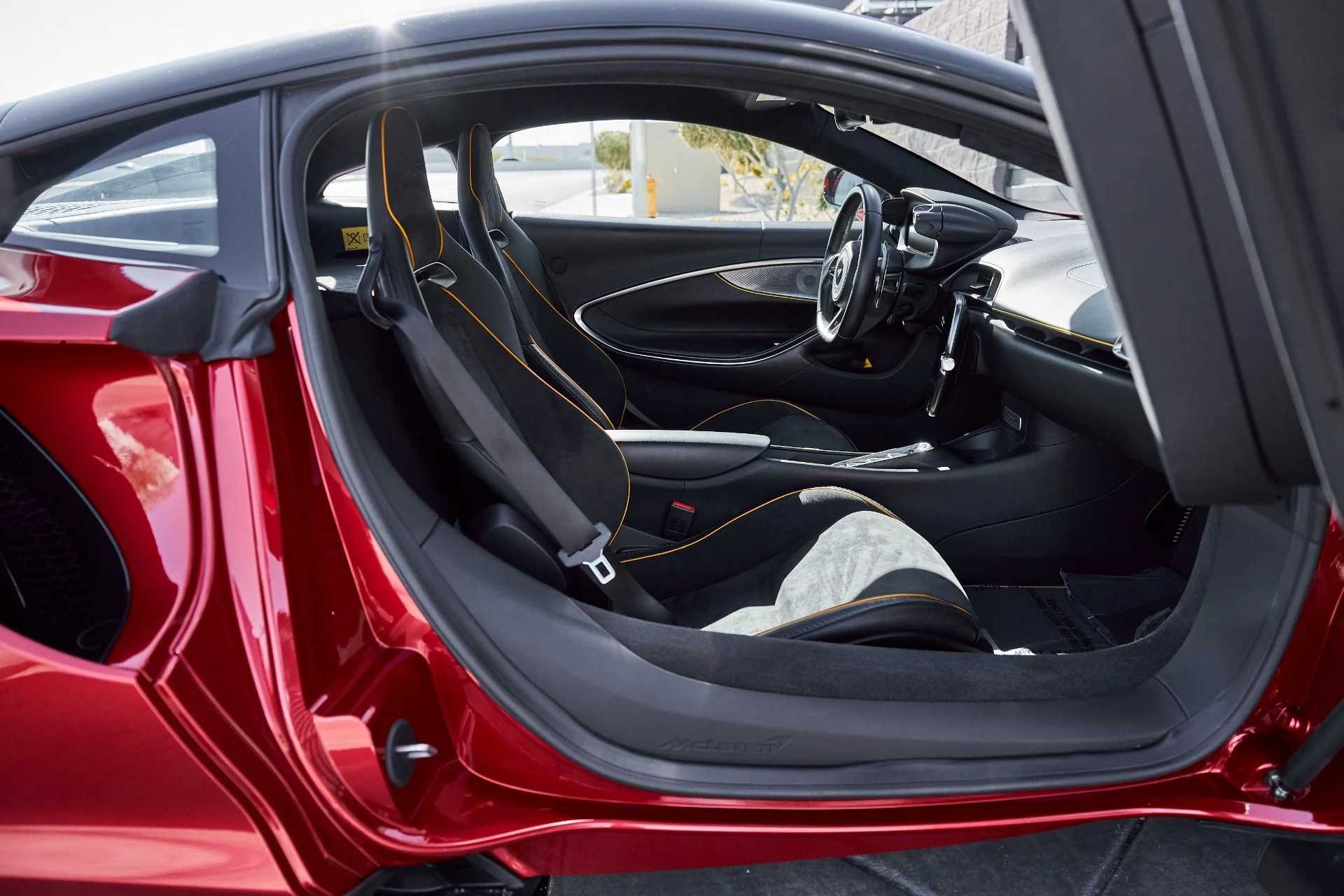 mph025_3183668028_Used_2023_Mc_Laren_Artura_1770256440_4967f3df59